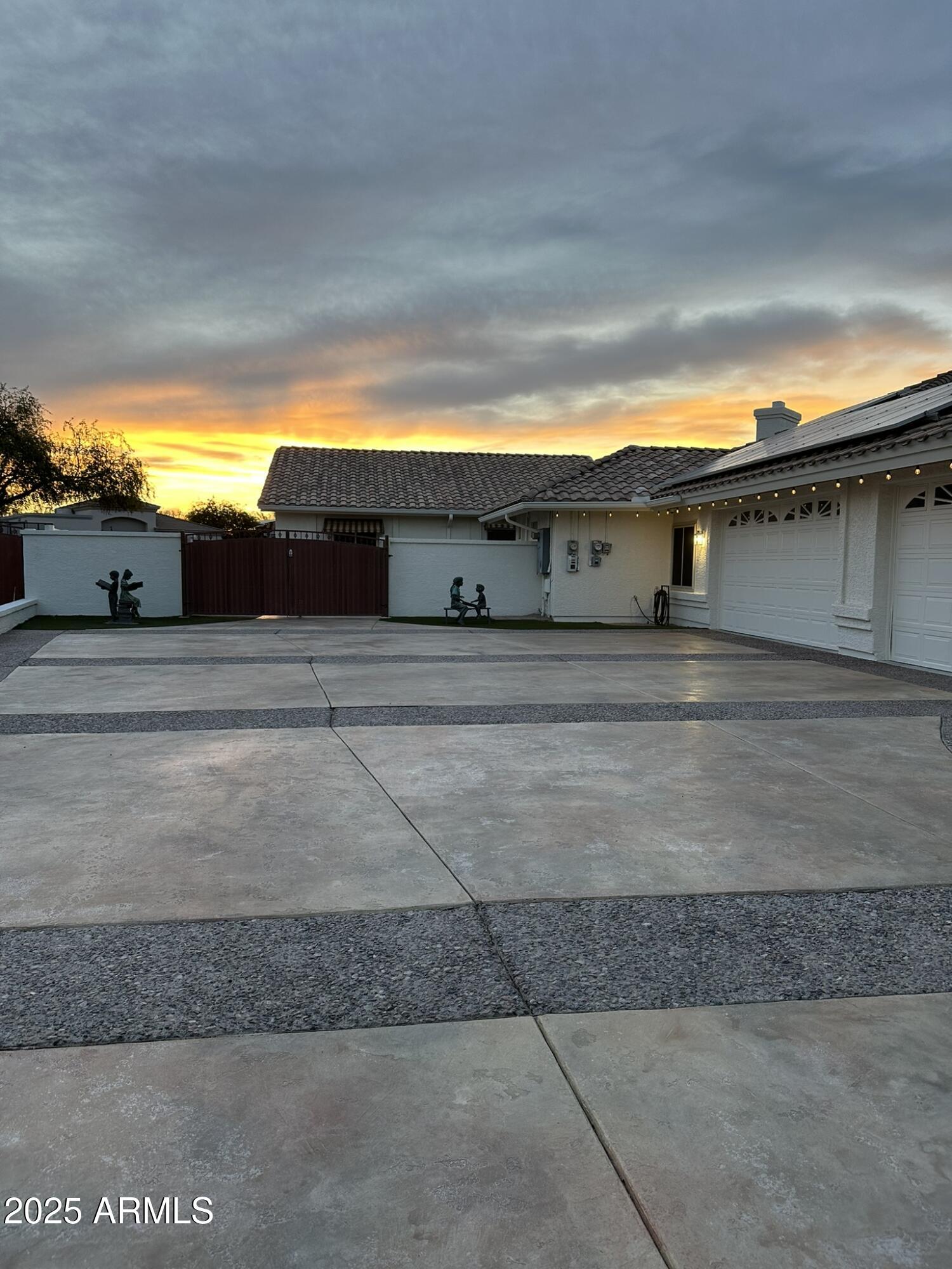 4642 W PARK VIEW Circle