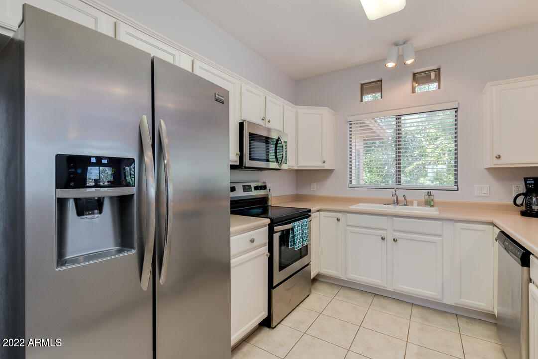 1351 N PLEASANT Drive 2092