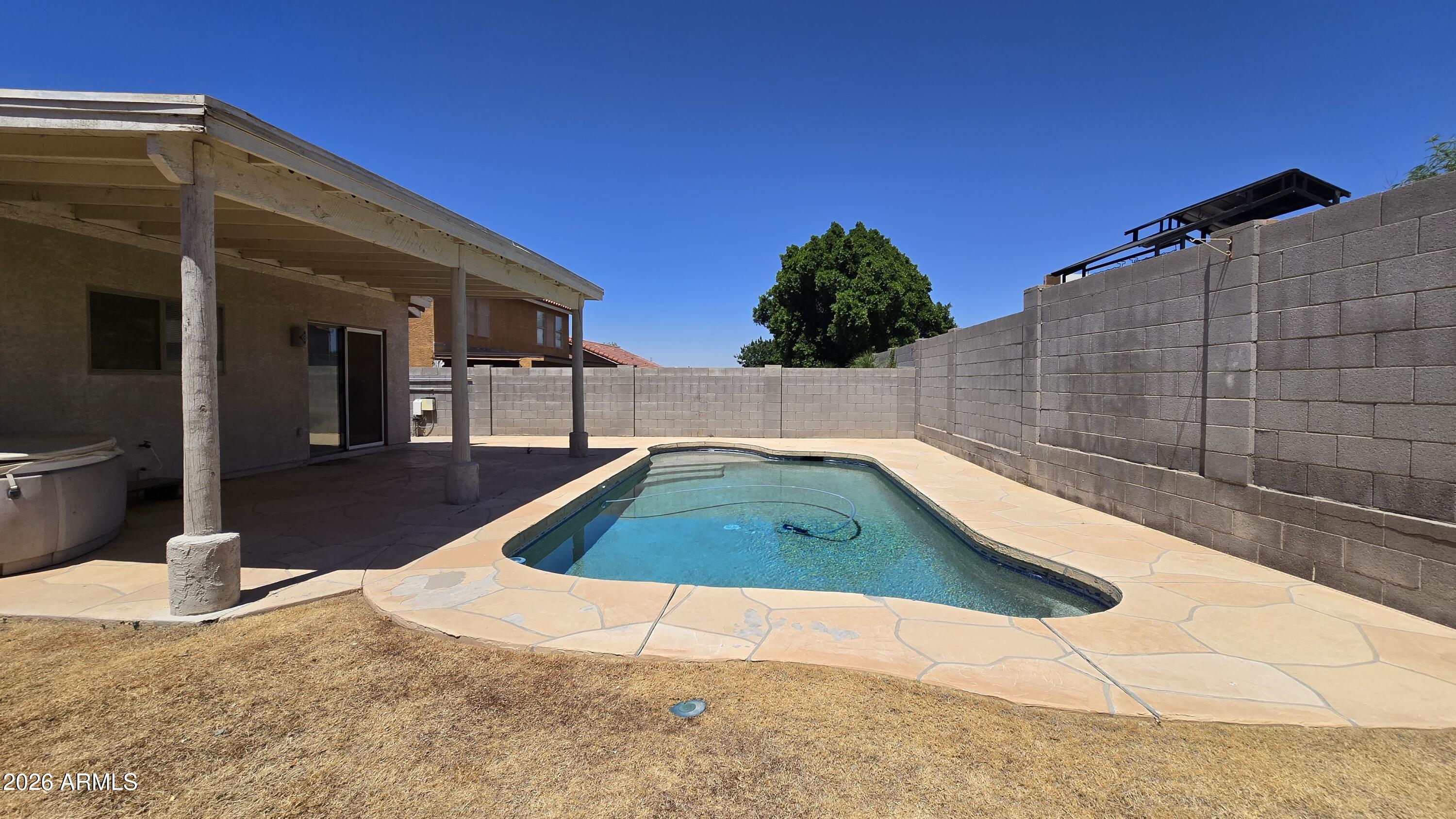 10554 W Louise Drive