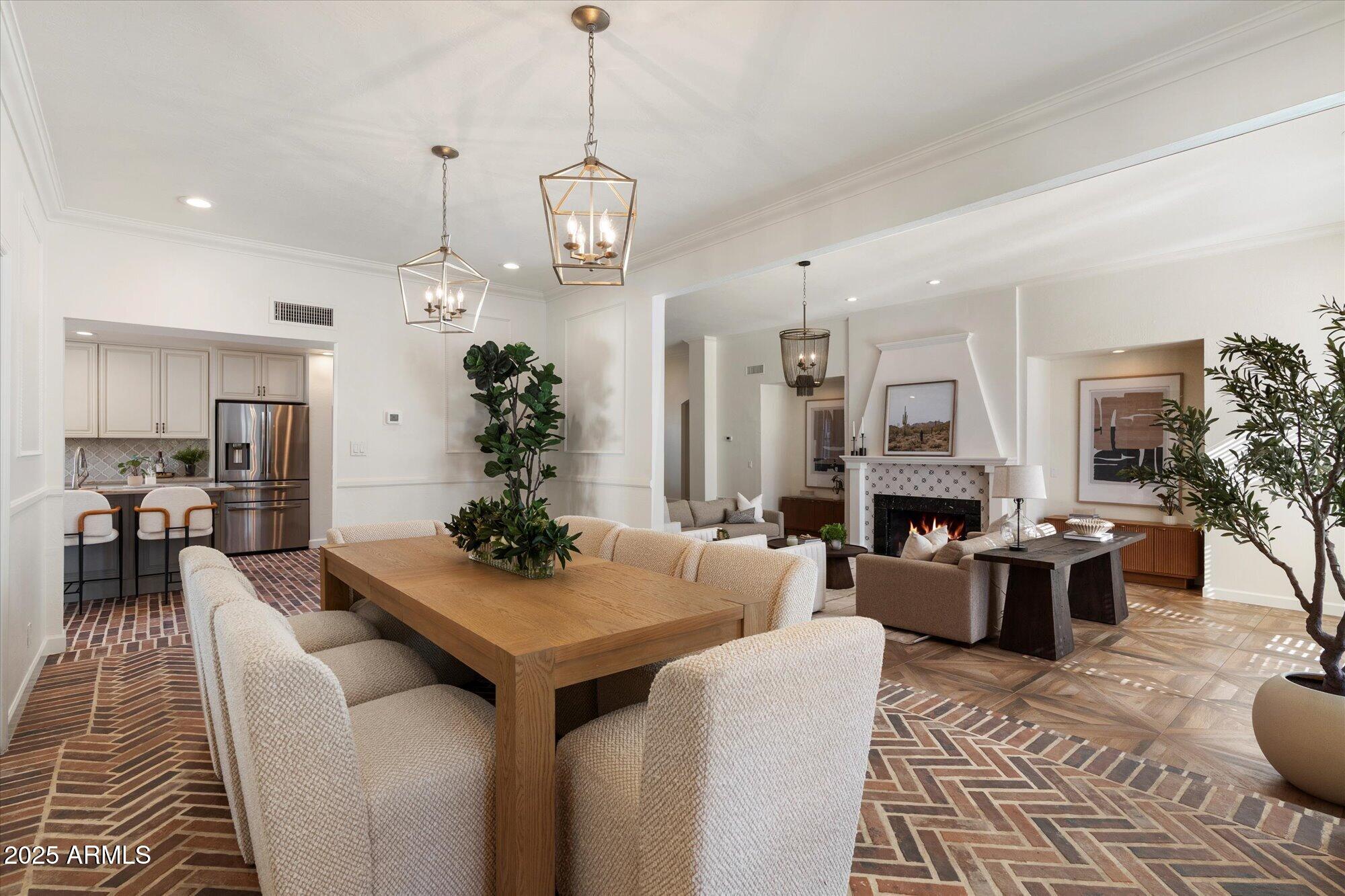 6533 E MAVERICK Road