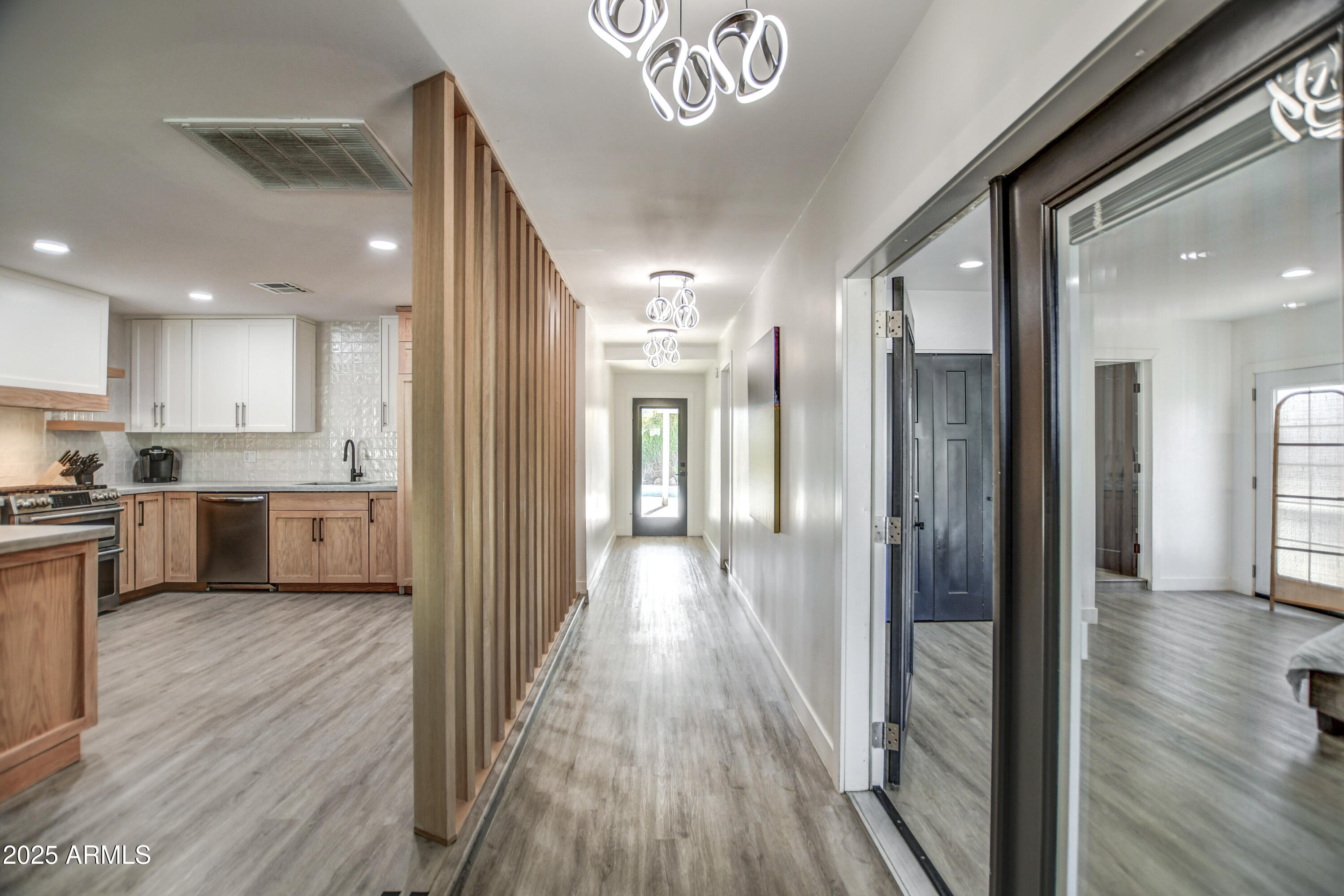 8349 E COLUMBUS Avenue