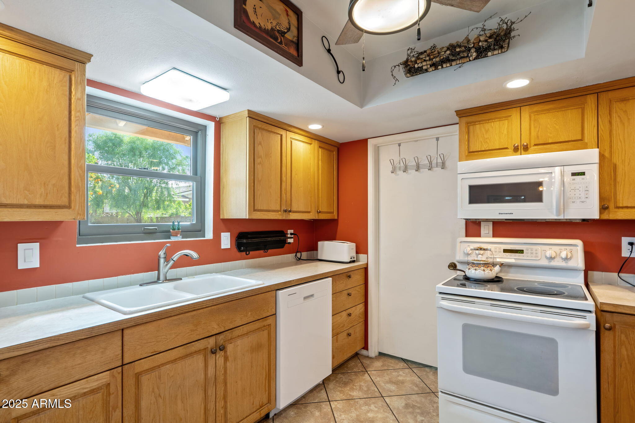 8611 E VISTA Drive