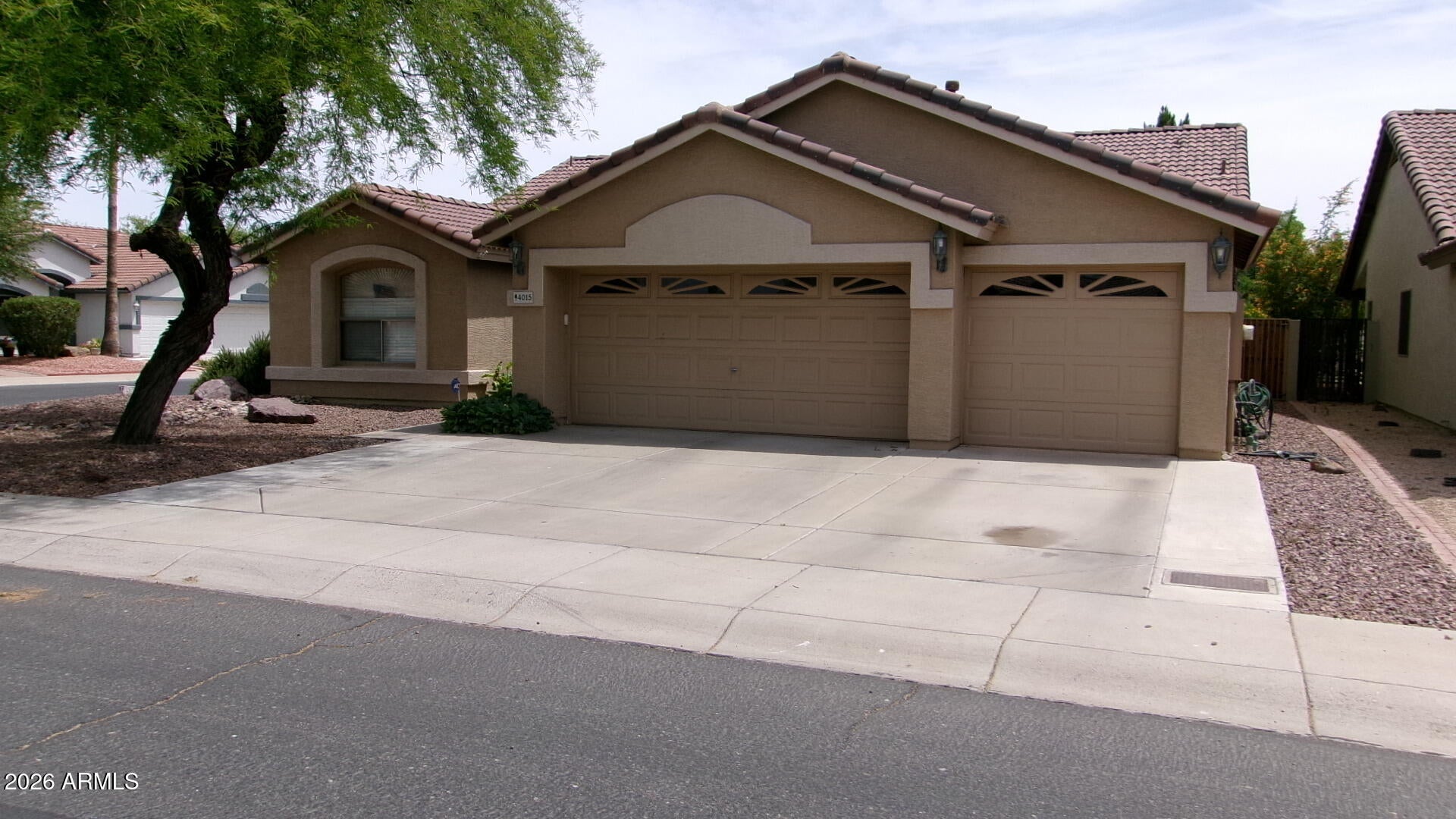 4015 W Menadota Drive