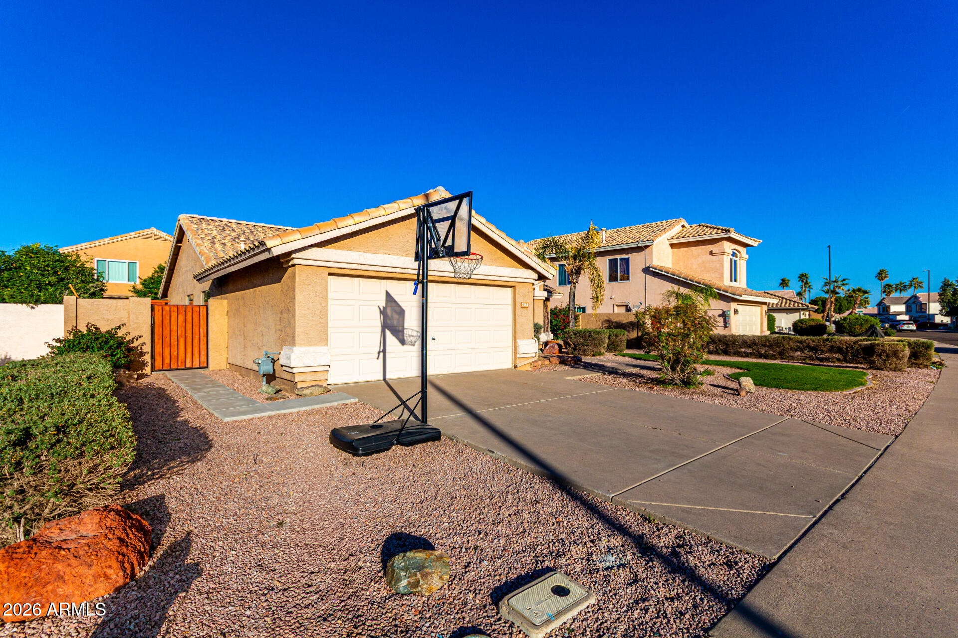 7344 E MEDINA Avenue