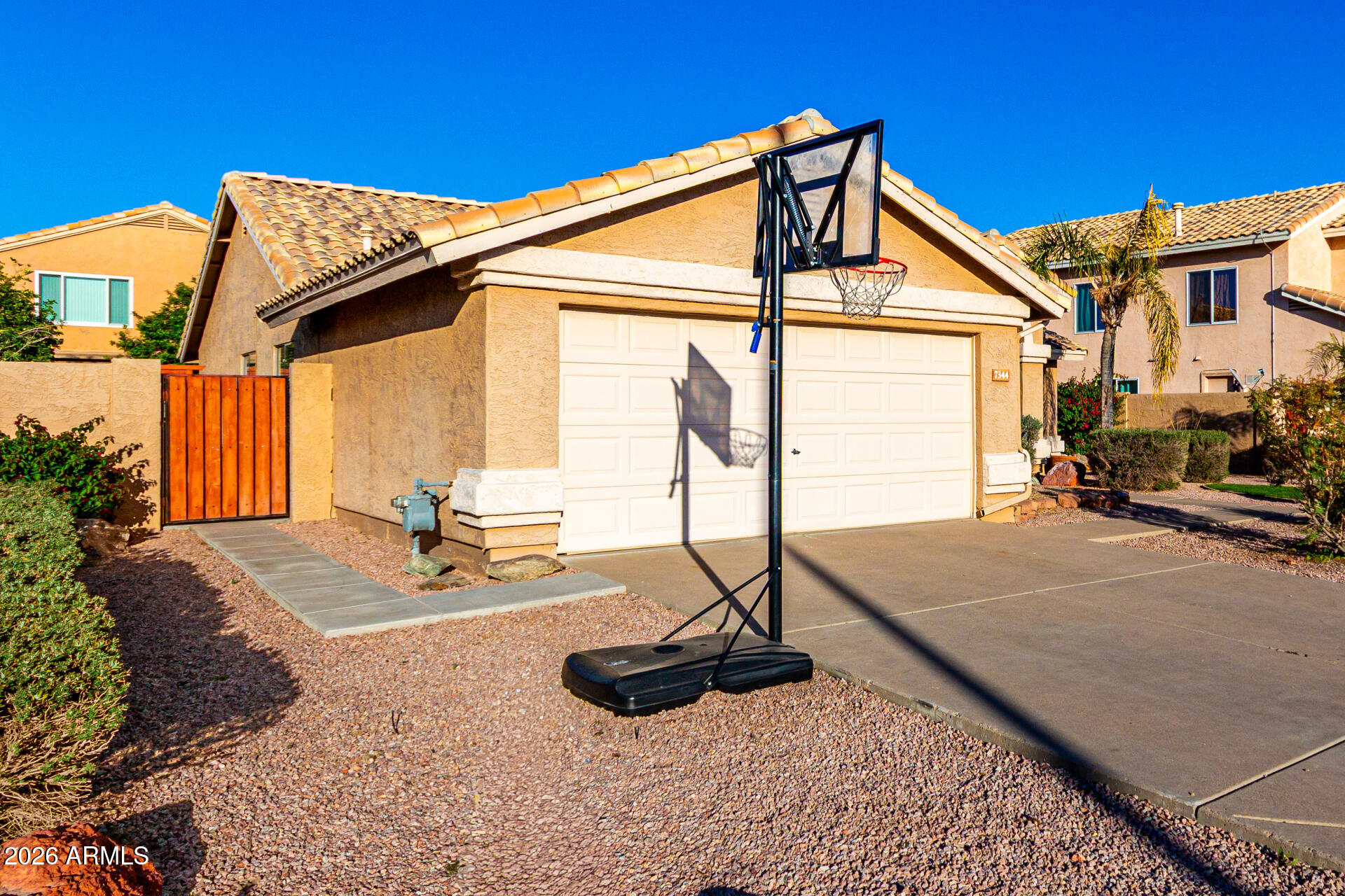 7344 E MEDINA Avenue