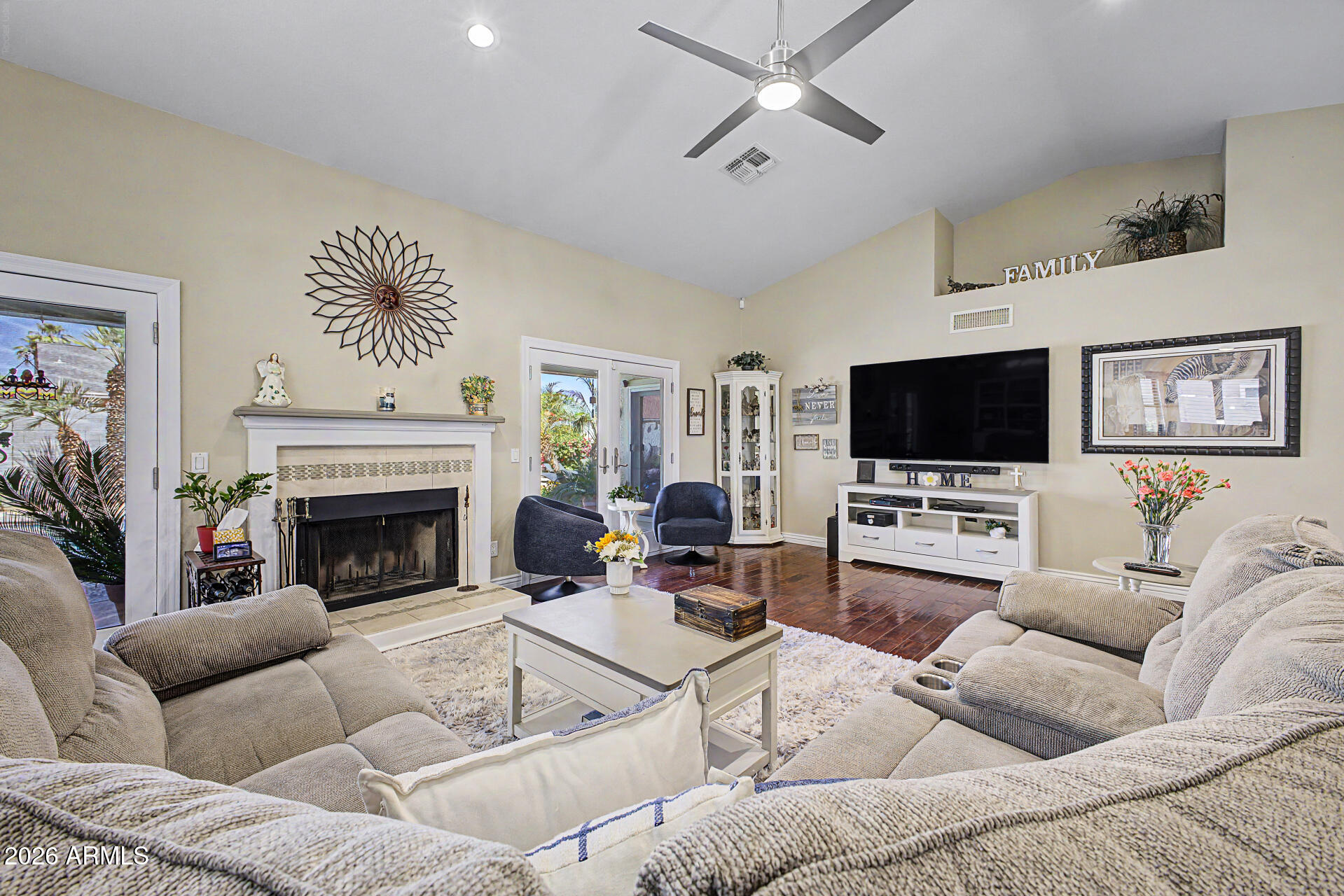 816 E GRANDVIEW Road