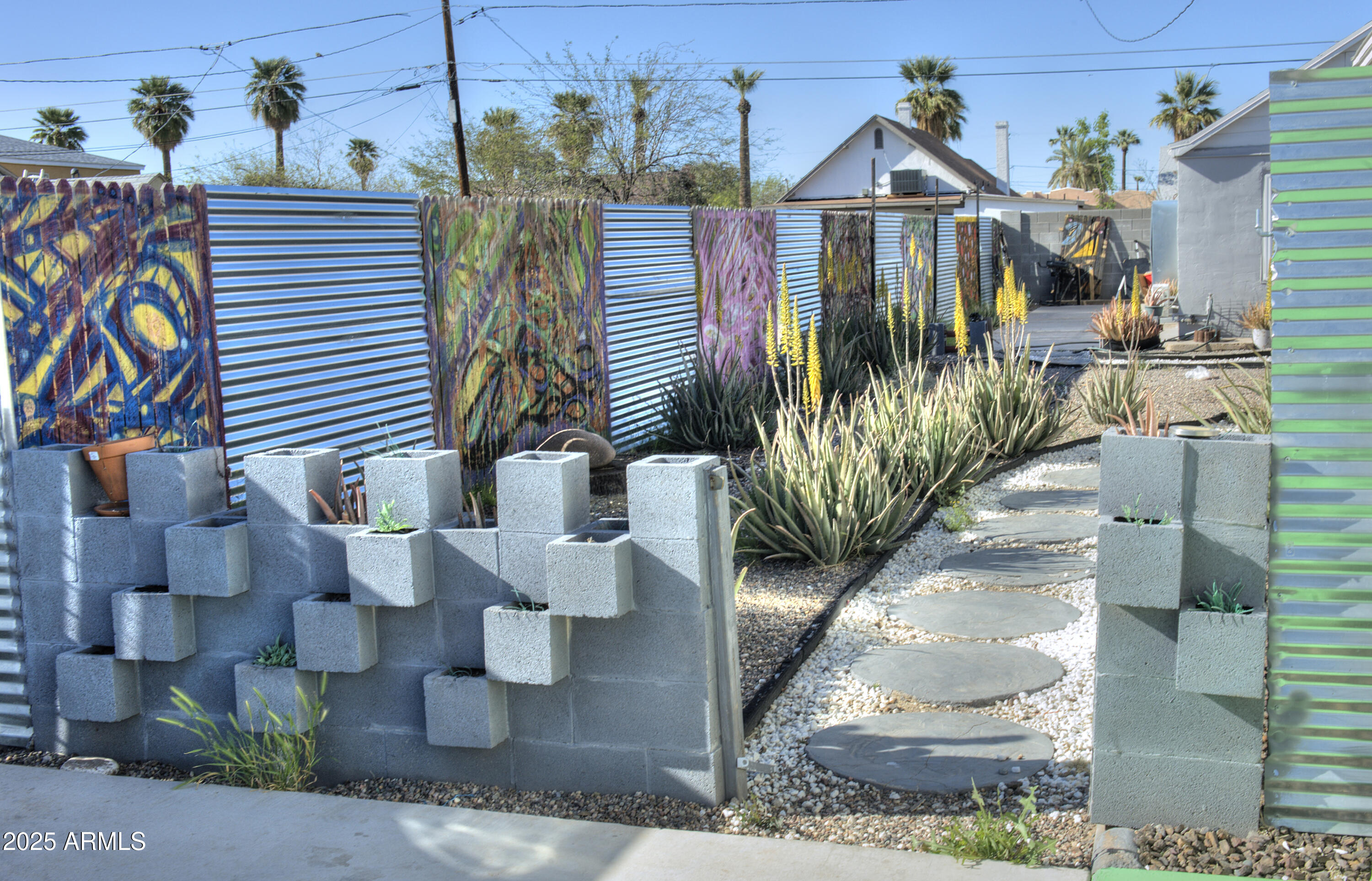 1522 E PIERCE Street