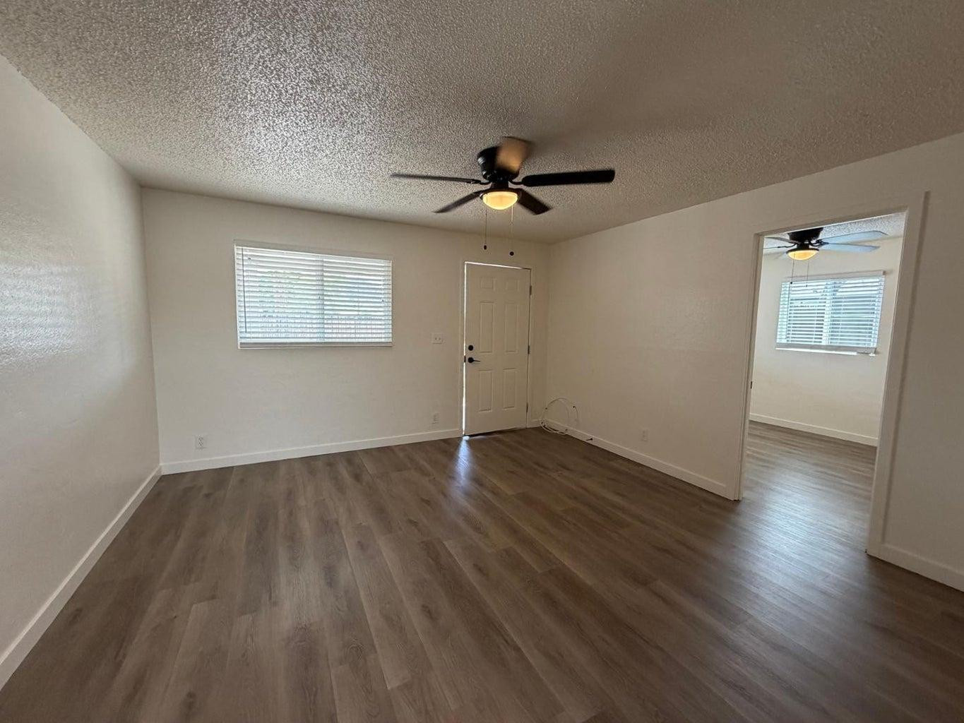 1027 E Dunlap Avenue Apt 1