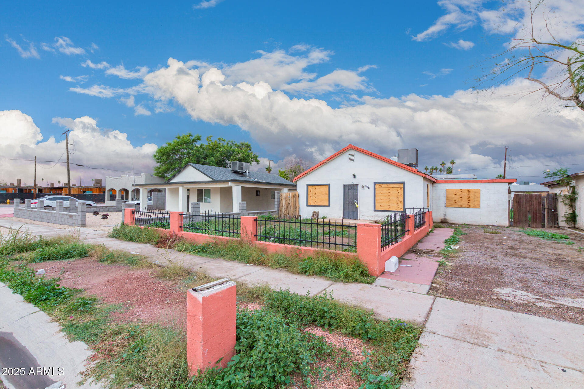 2912 E MONROE Street E