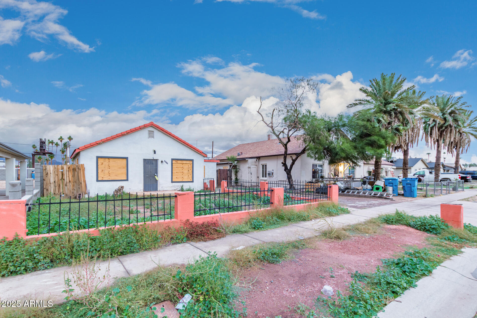 2912 E MONROE Street E