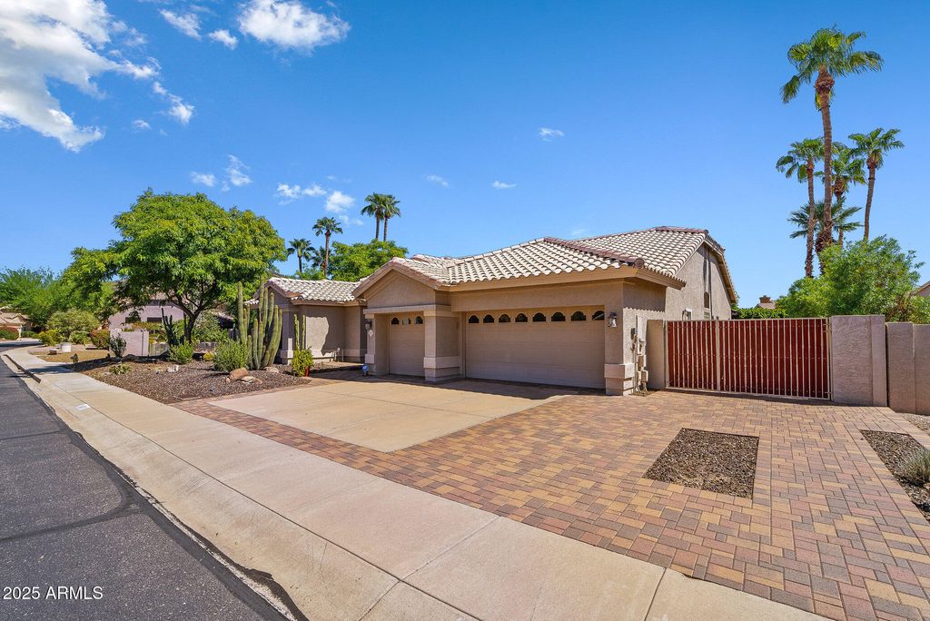 Photo of 22031 N 64th Avenue, Glendale, AZ 85310 (MLS # 6927015)