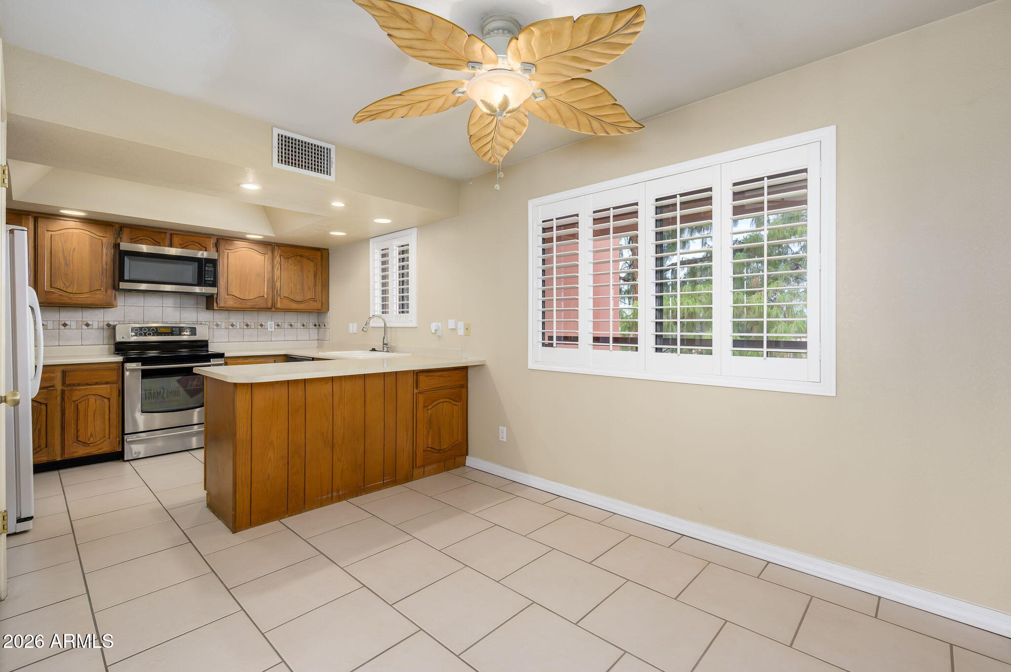 12222 N PARADISE VILLAGE Parkway S 446