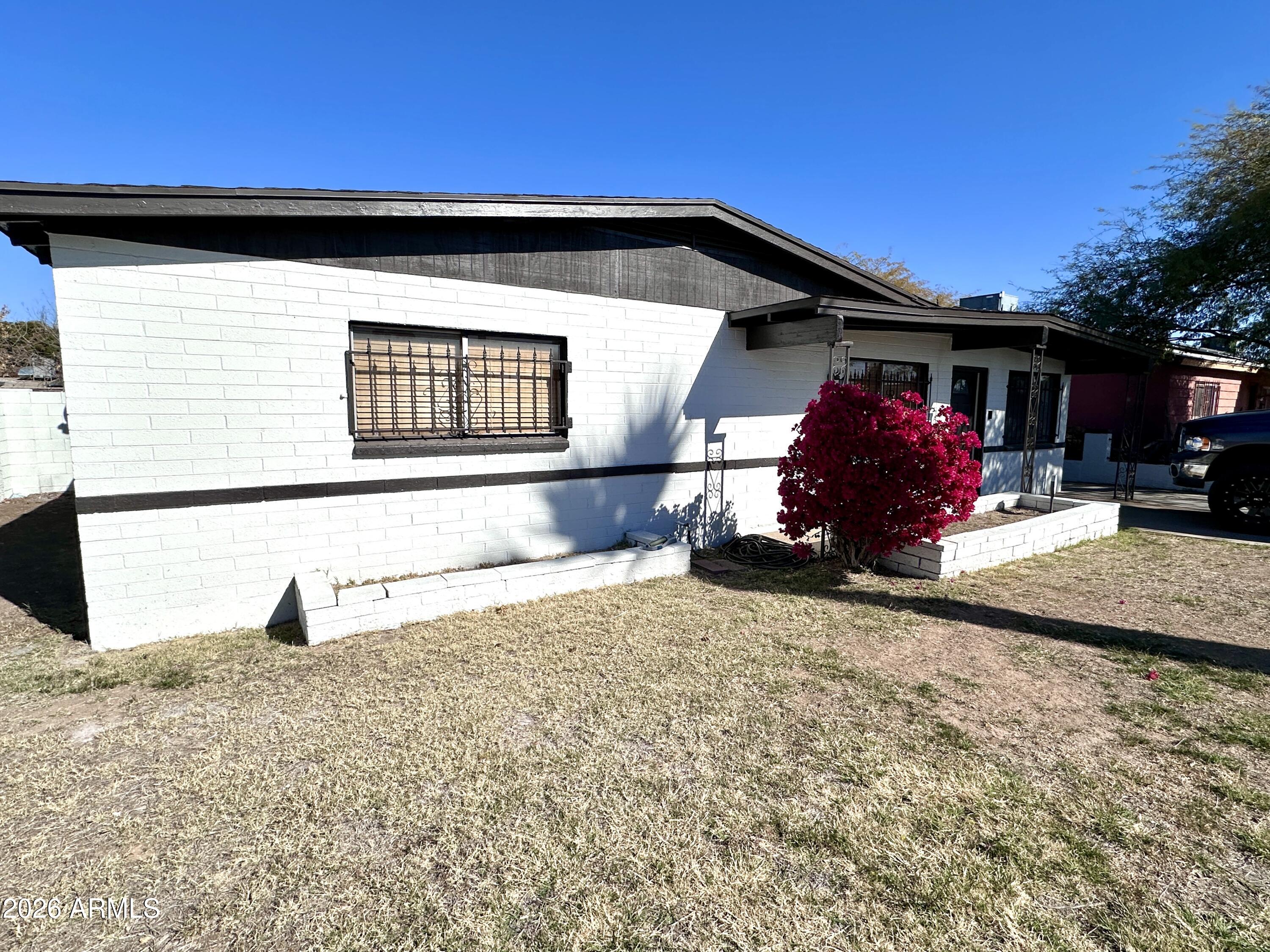 1822 W WAYLAND Drive