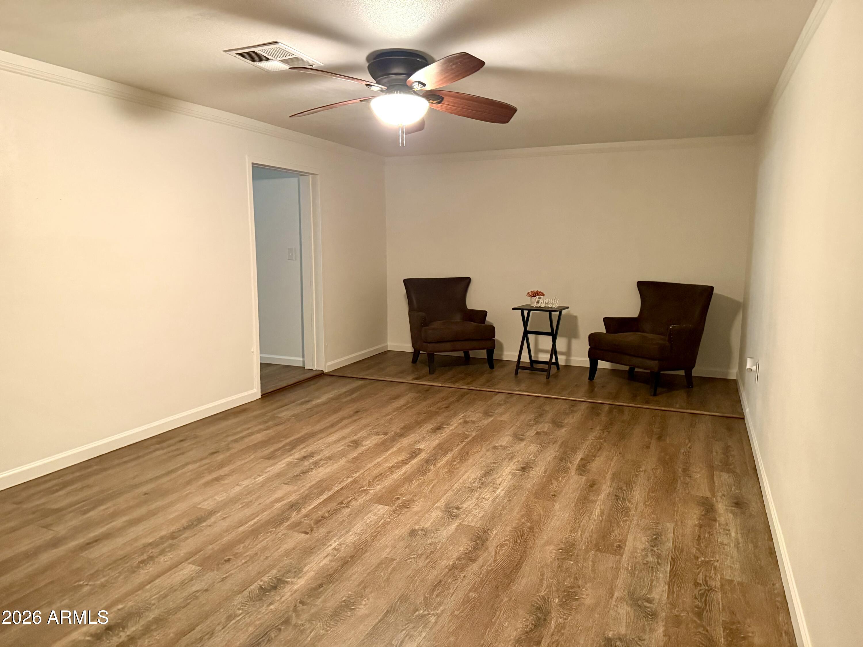 1822 W WAYLAND Drive