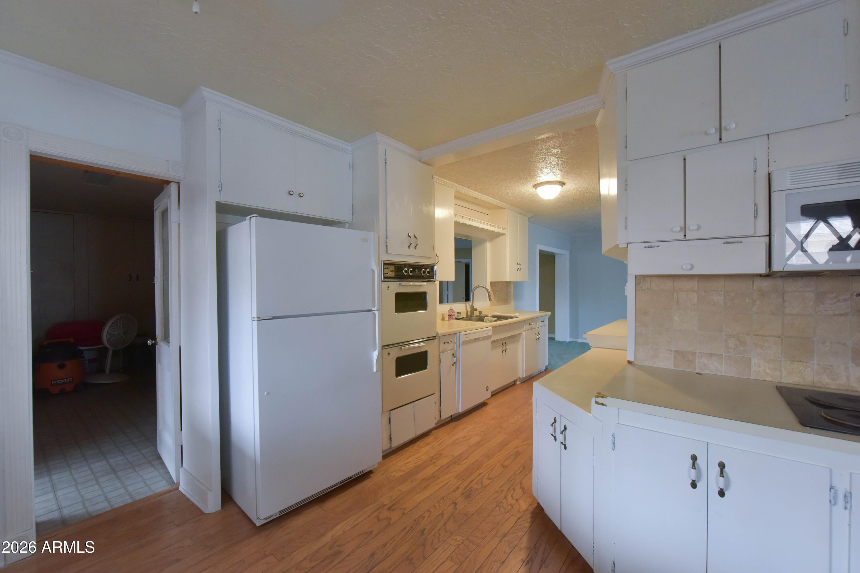 1113 E 11TH Street