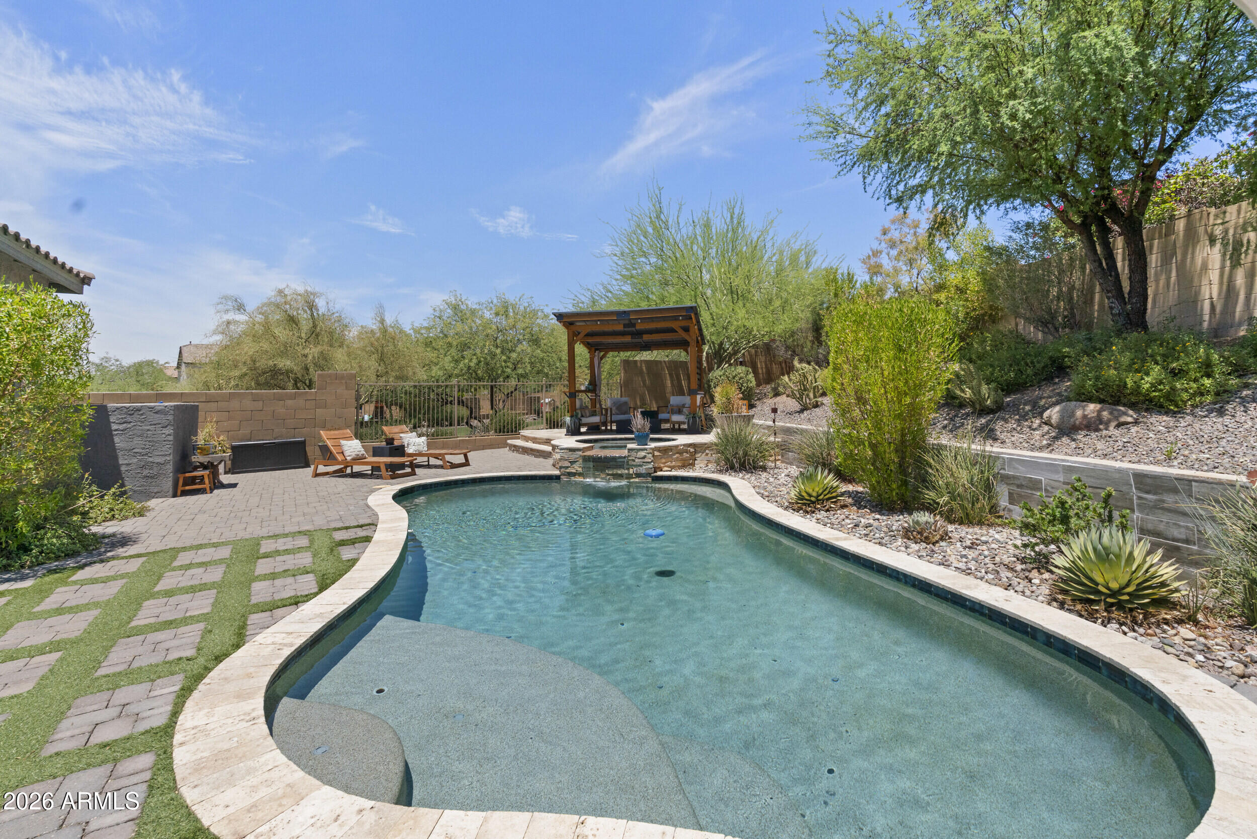 1612 W MOLLY Lane