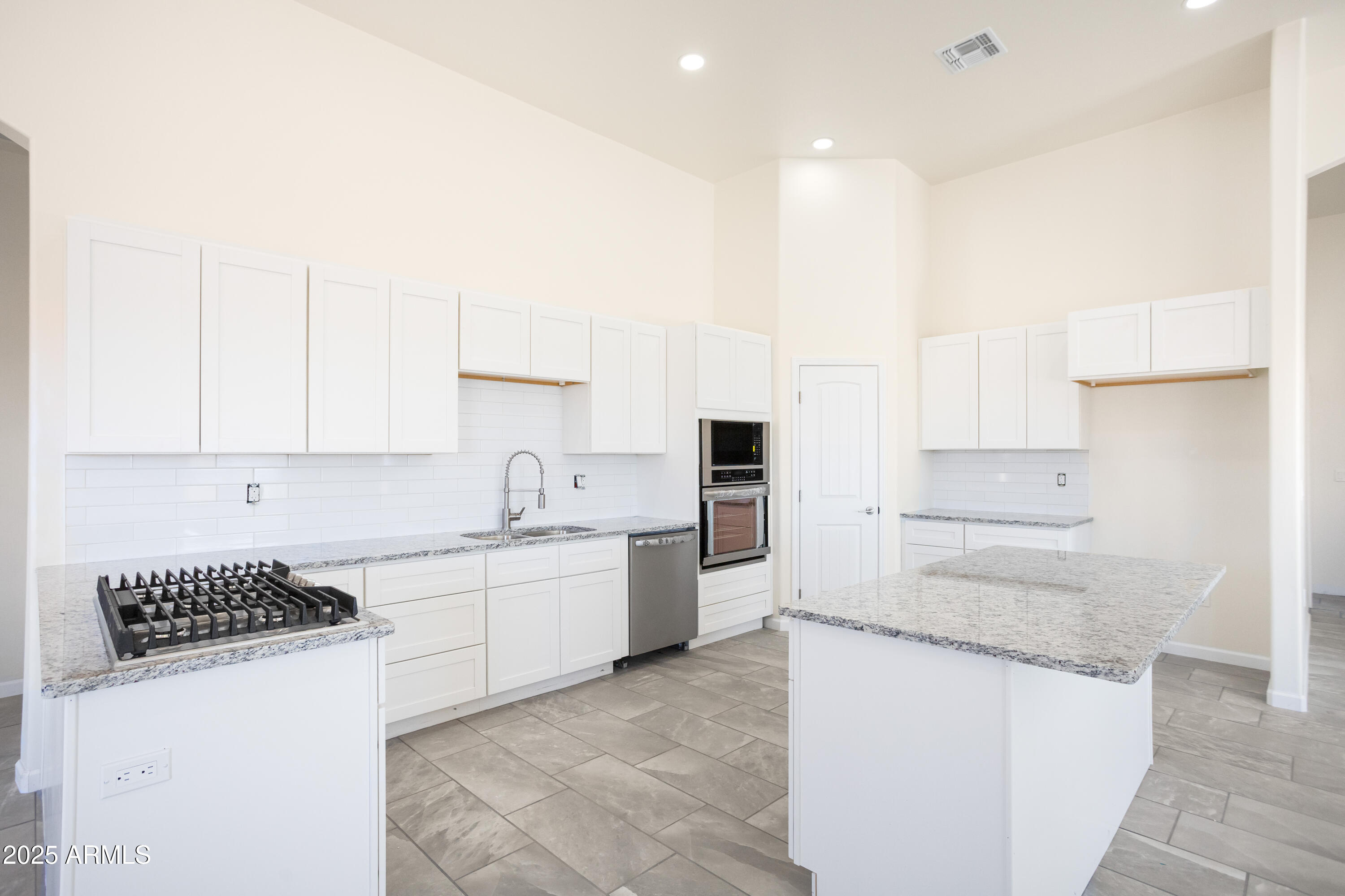 RANCHO ARIZONA - Residential