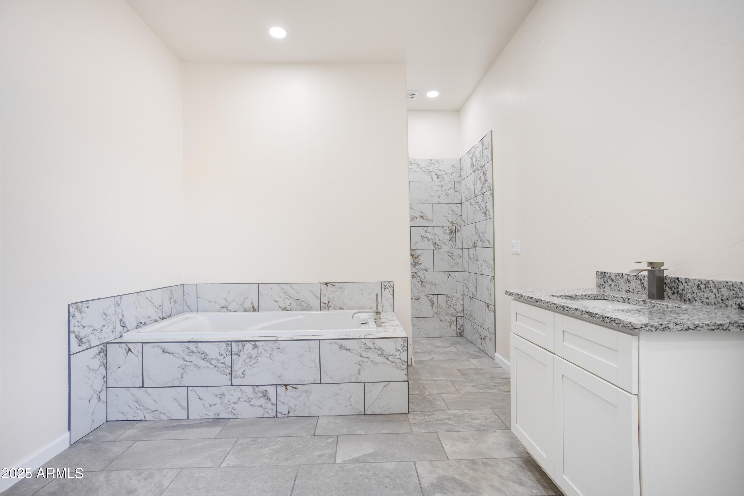 RANCHO ARIZONA - Residential