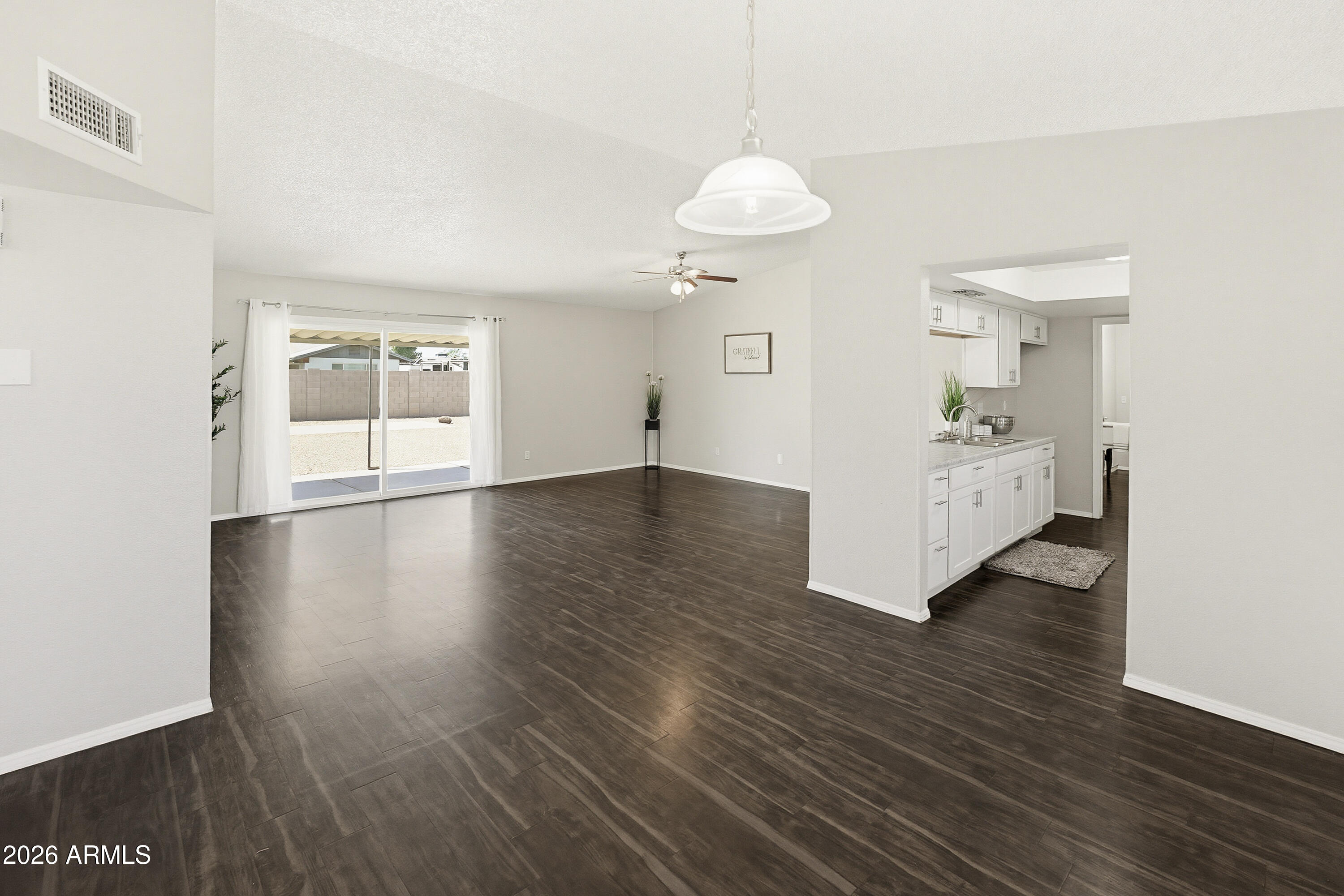 4041 W PERSHING Avenue