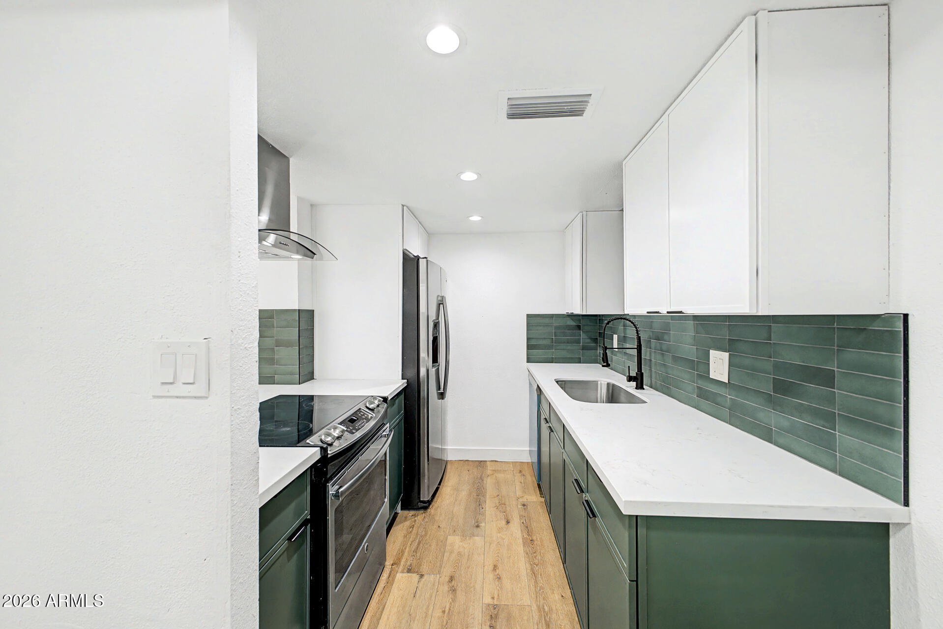 948 S ALMA SCHOOL Road 8