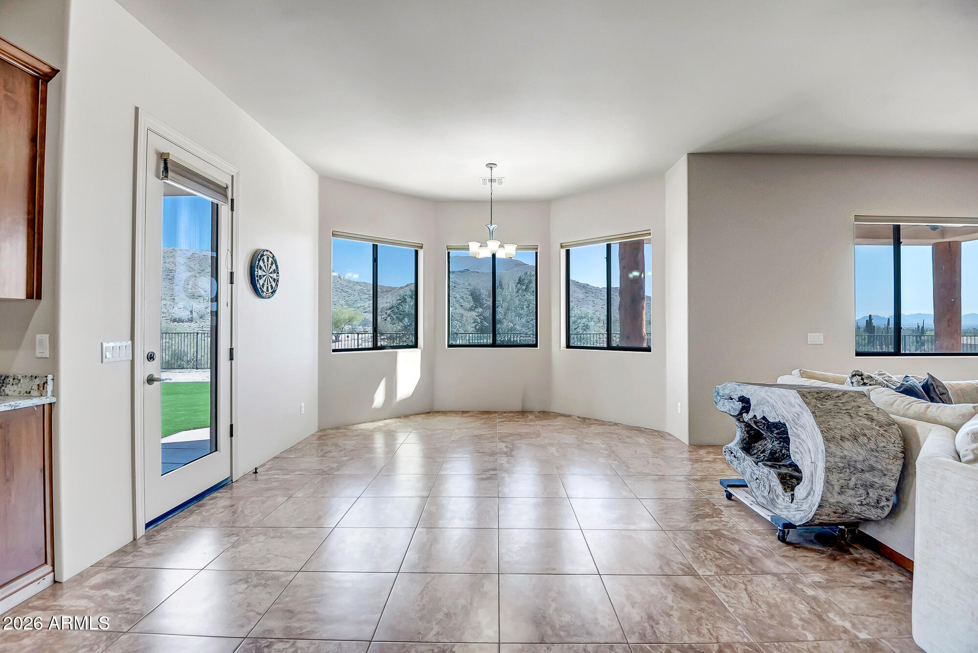 1121 E SADDLE MOUNTAIN Road