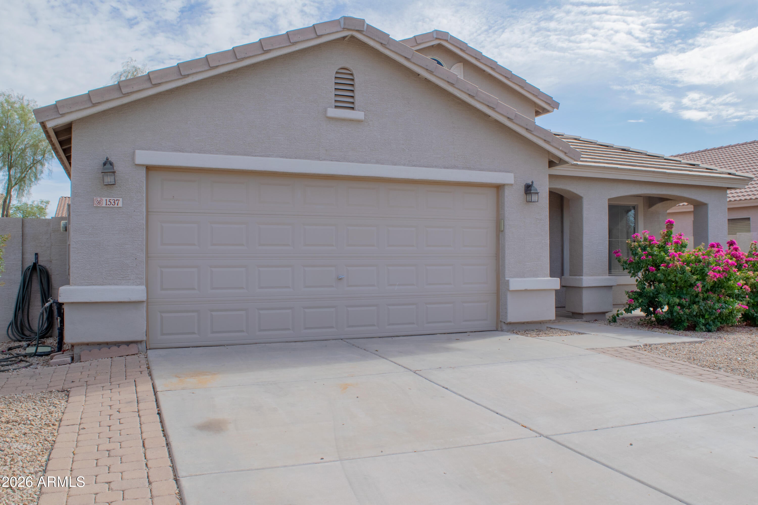 1537 E ALBA Drive