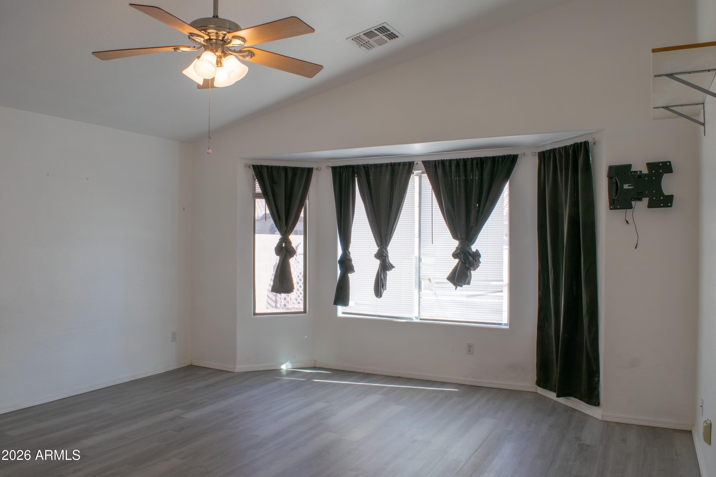 1537 E ALBA Drive