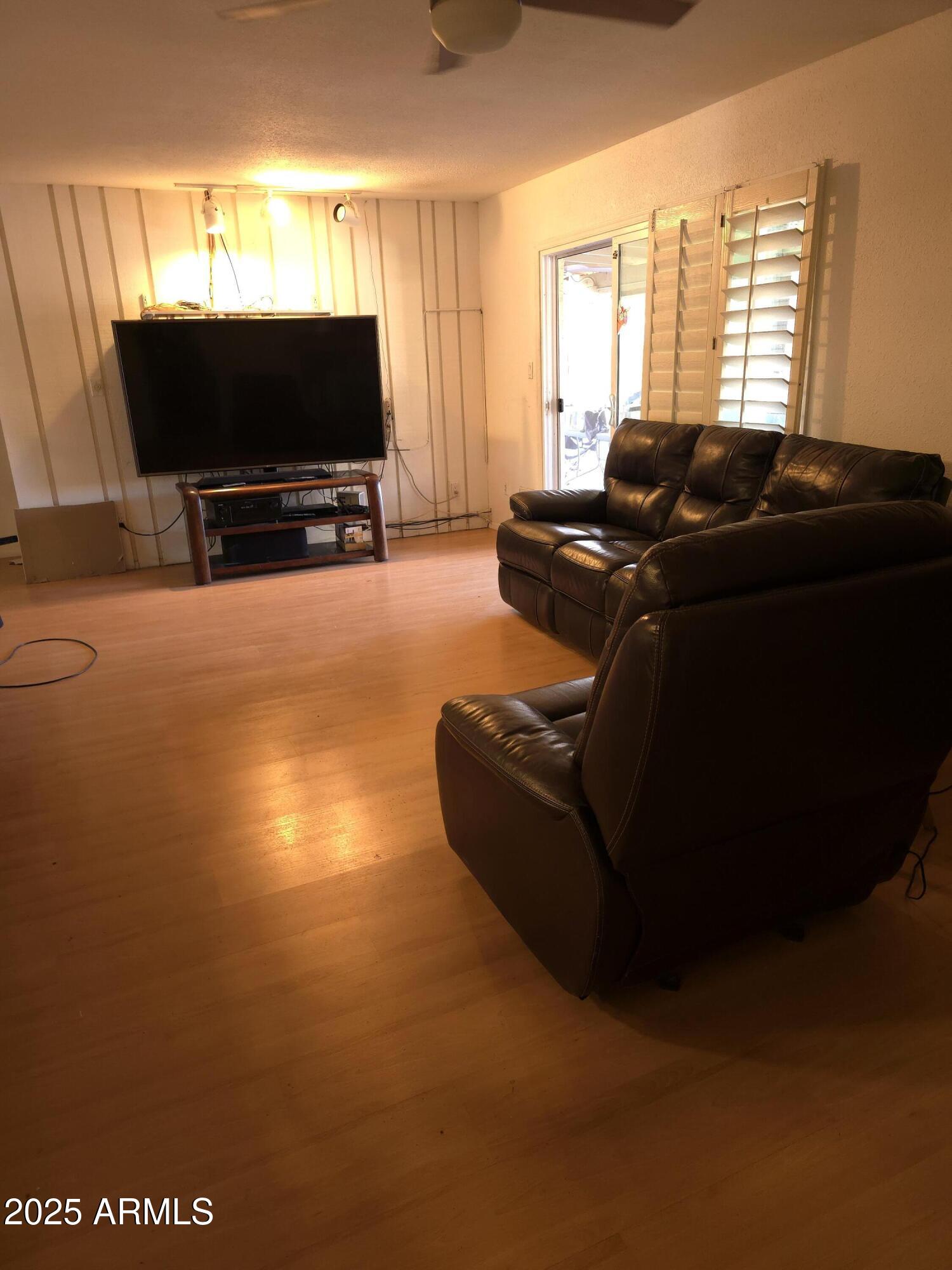 3736 W GRANDVIEW Road