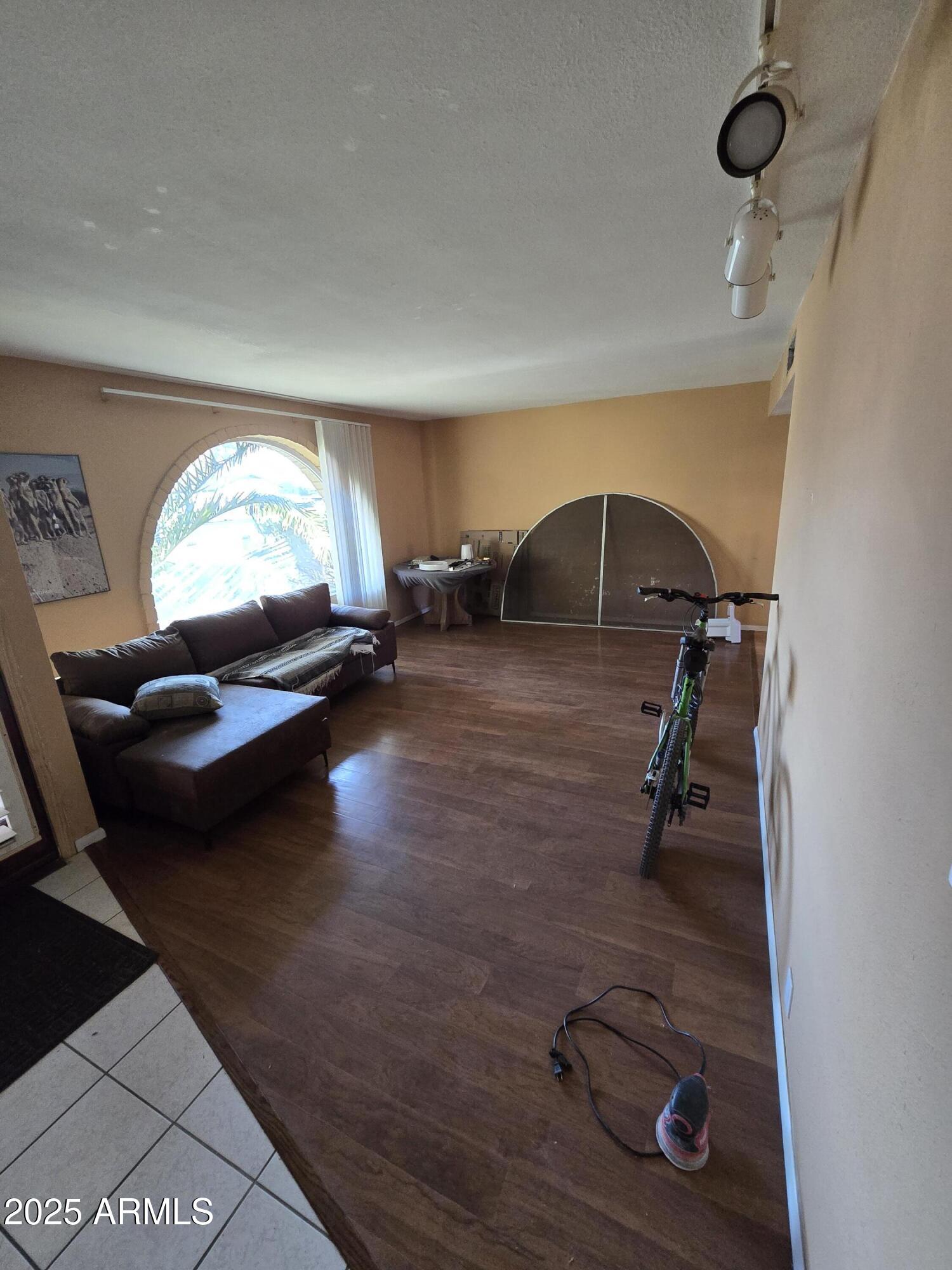 3736 W GRANDVIEW Road