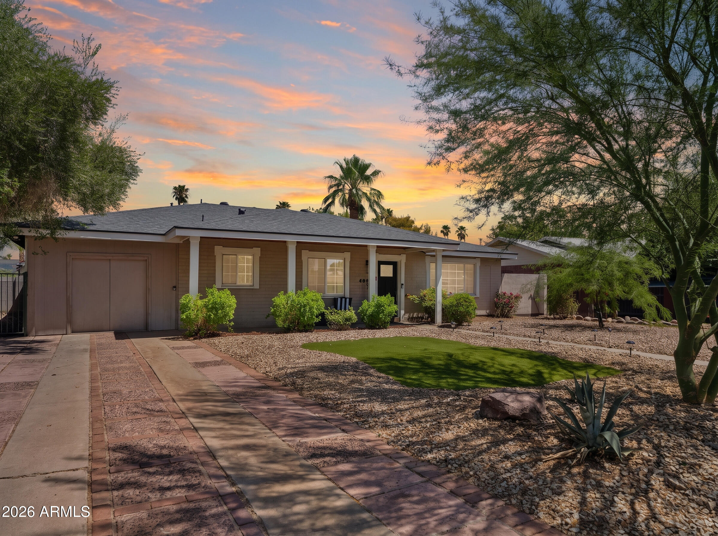 404 E PALM Street