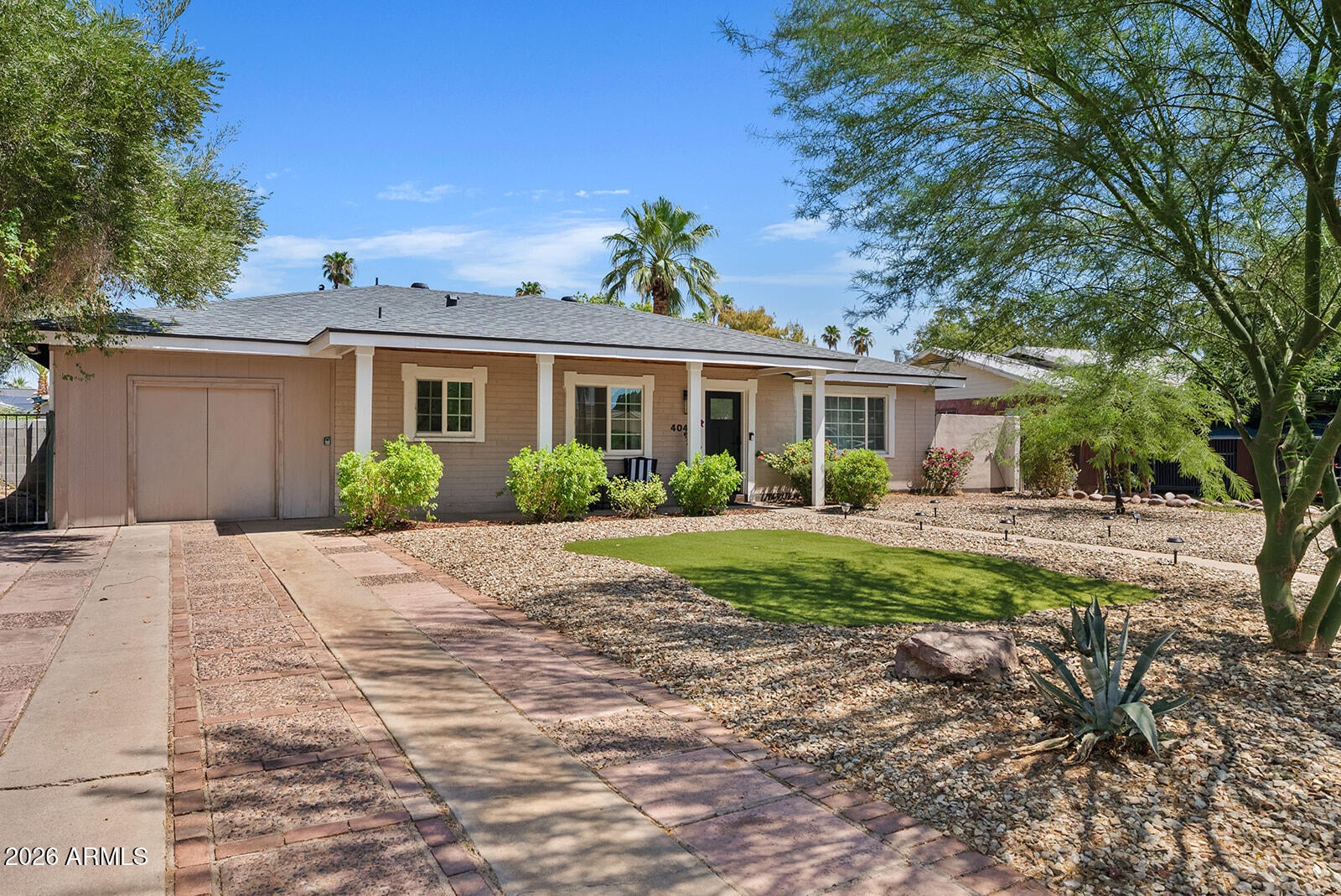 404 E PALM Street