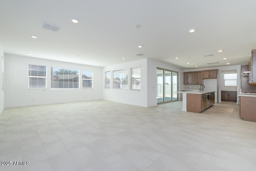40101 N Alameda Drive