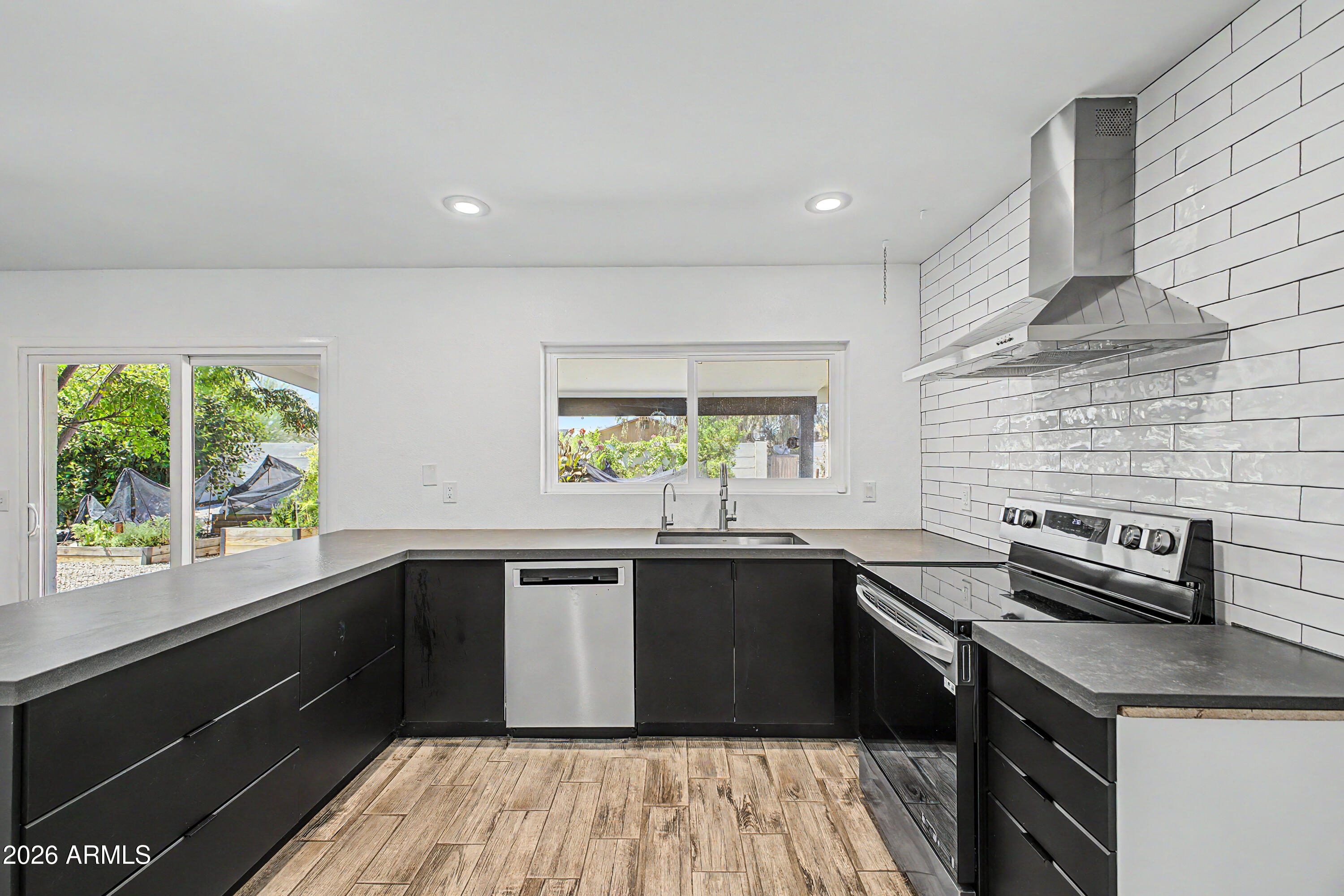 1110 W LA JOLLA Drive