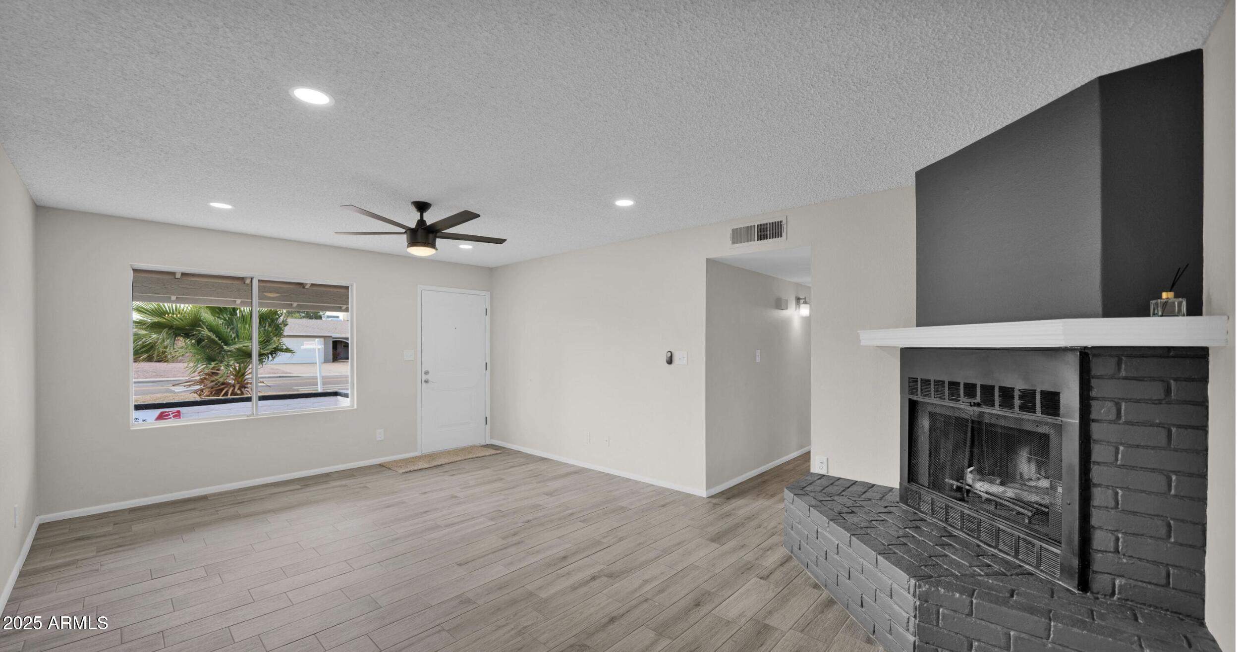 5214 W CHOLLA Street