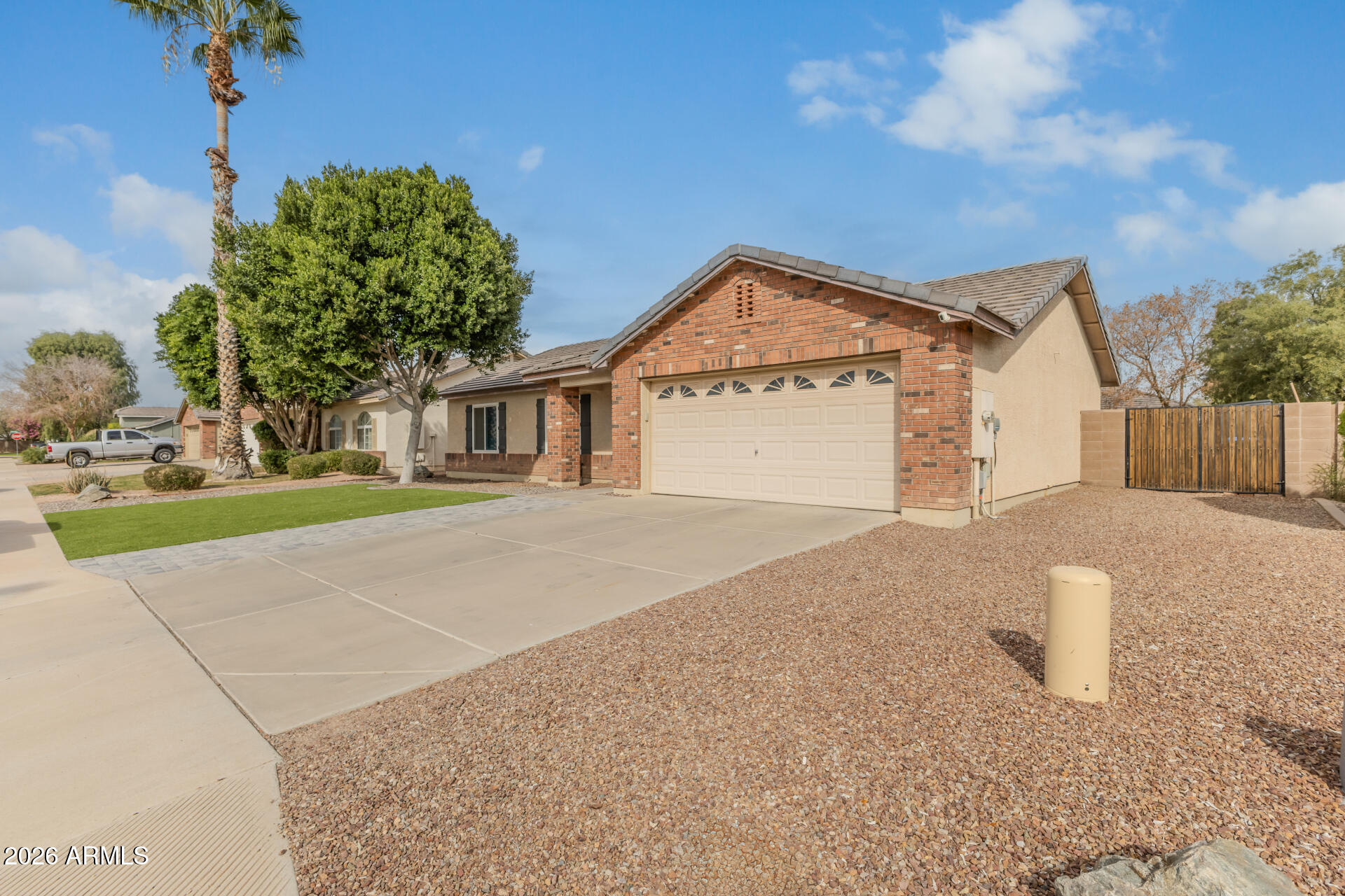 2872 E CARLA VISTA Court