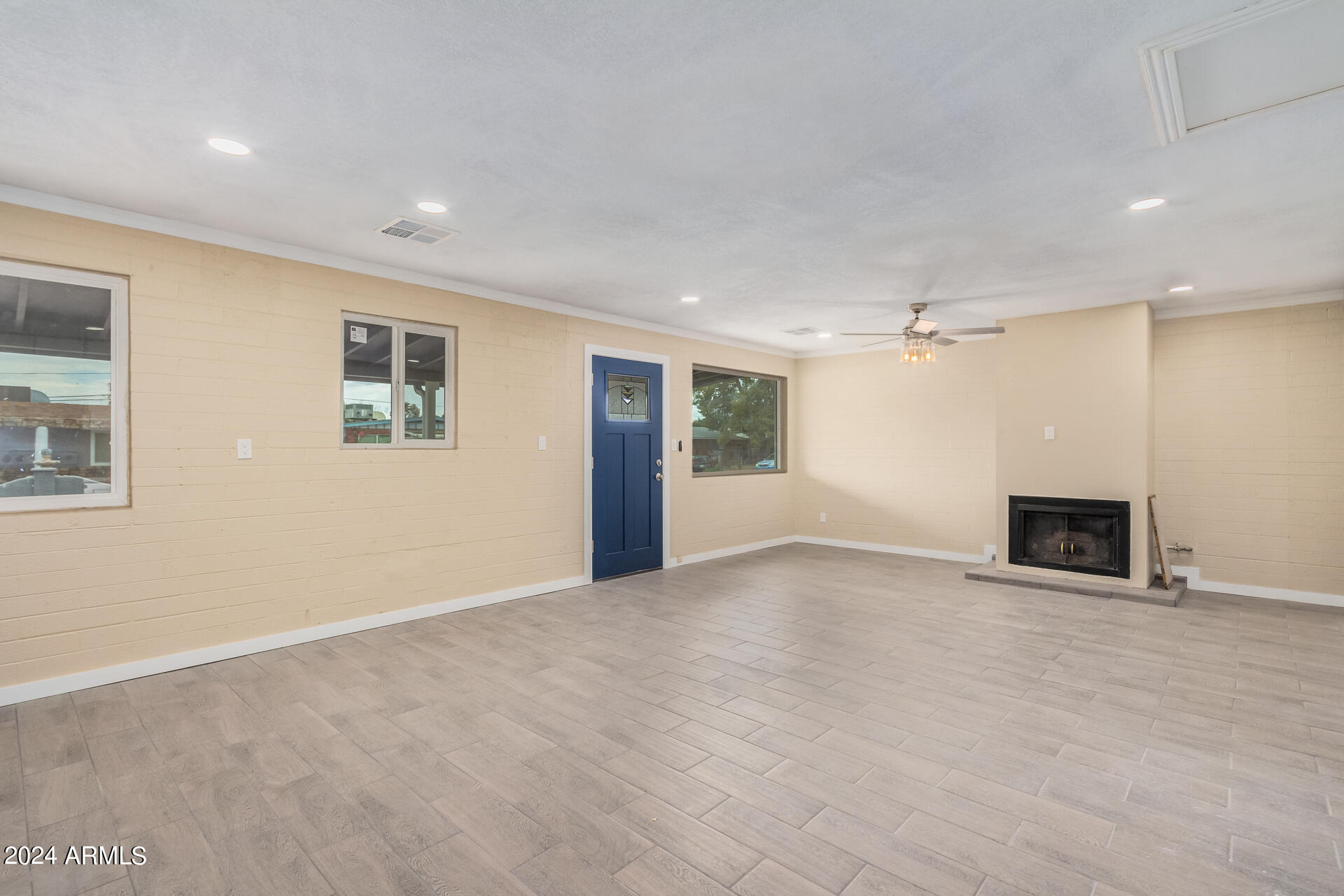 2228 W LUPINE Avenue