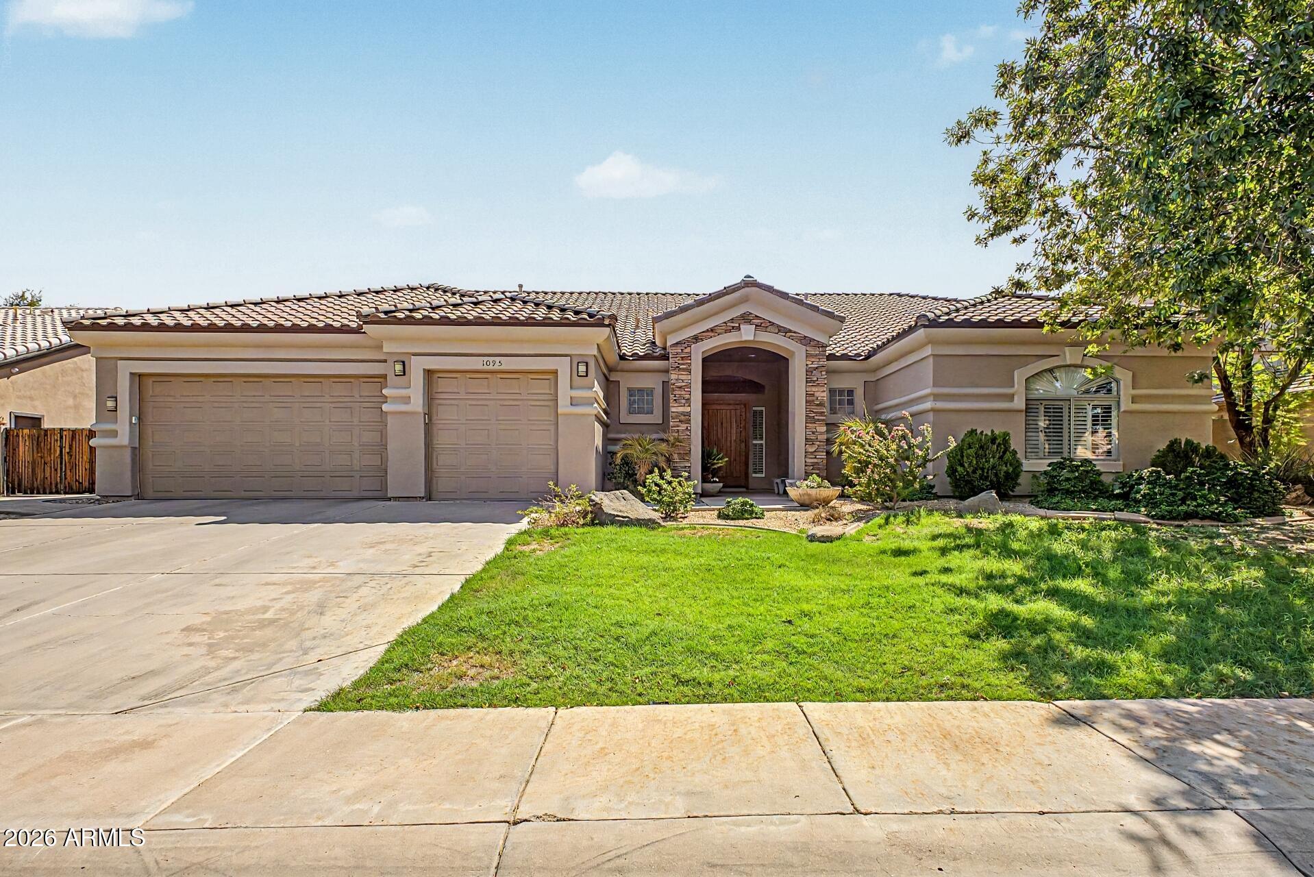 1095 N JAMAICA Court