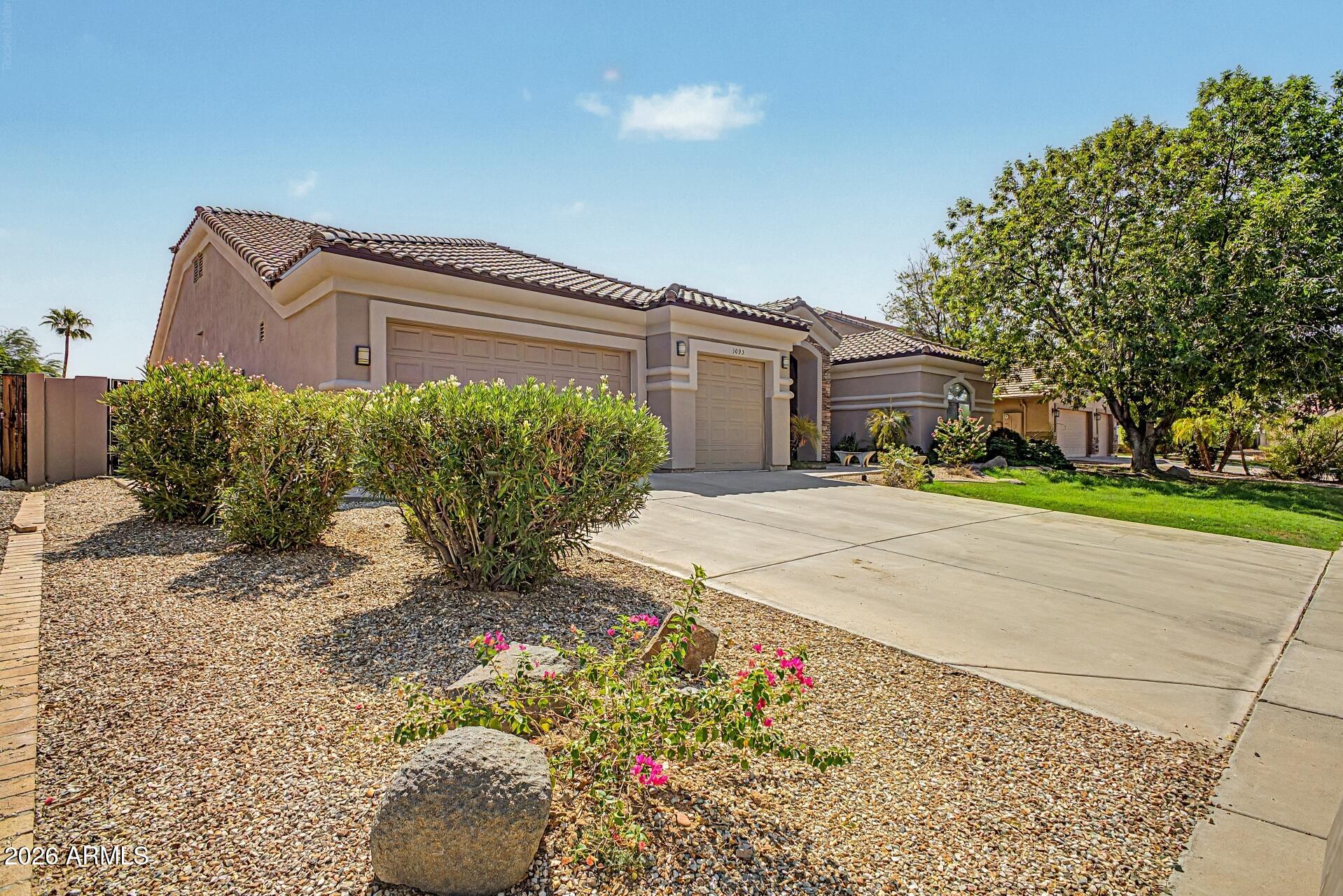 1095 N JAMAICA Court