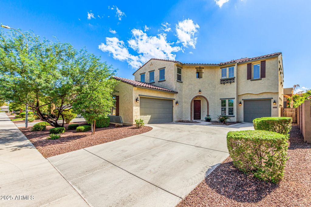 Photo of 8539 W Midway Avenue, Glendale, AZ 85305 (MLS # 6933755)