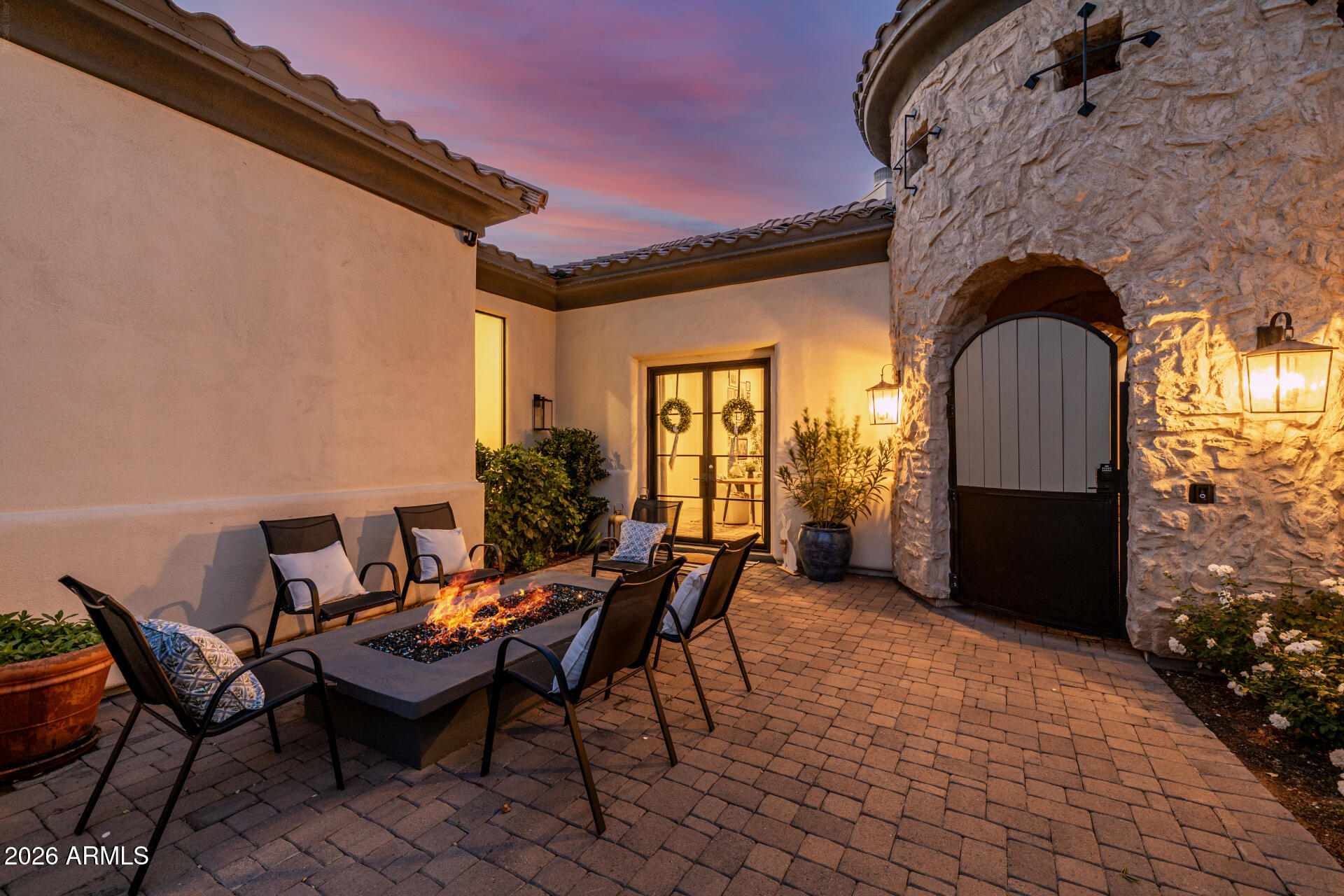 2564 E TEAKWOOD Place