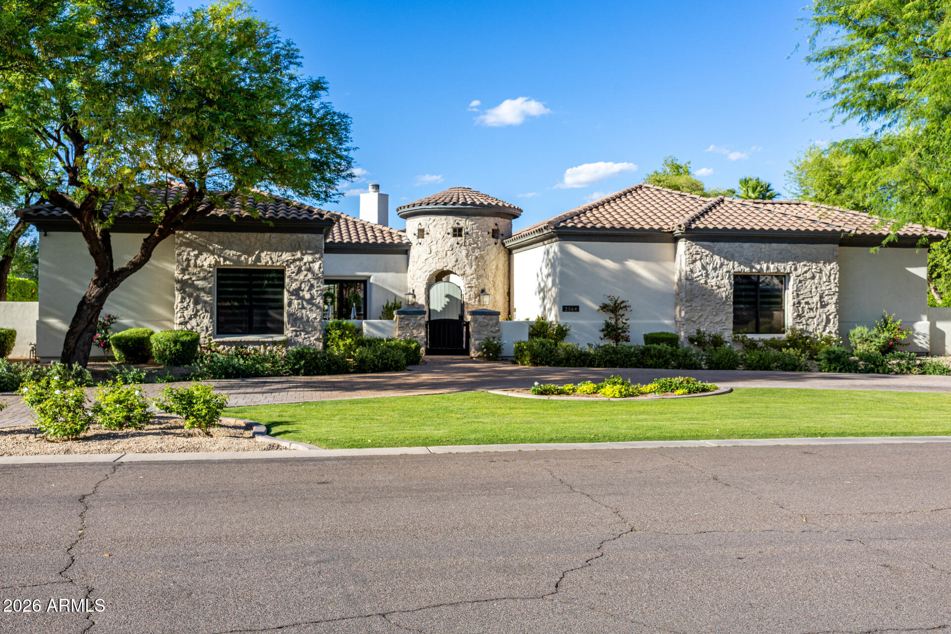 2564 E TEAKWOOD Place