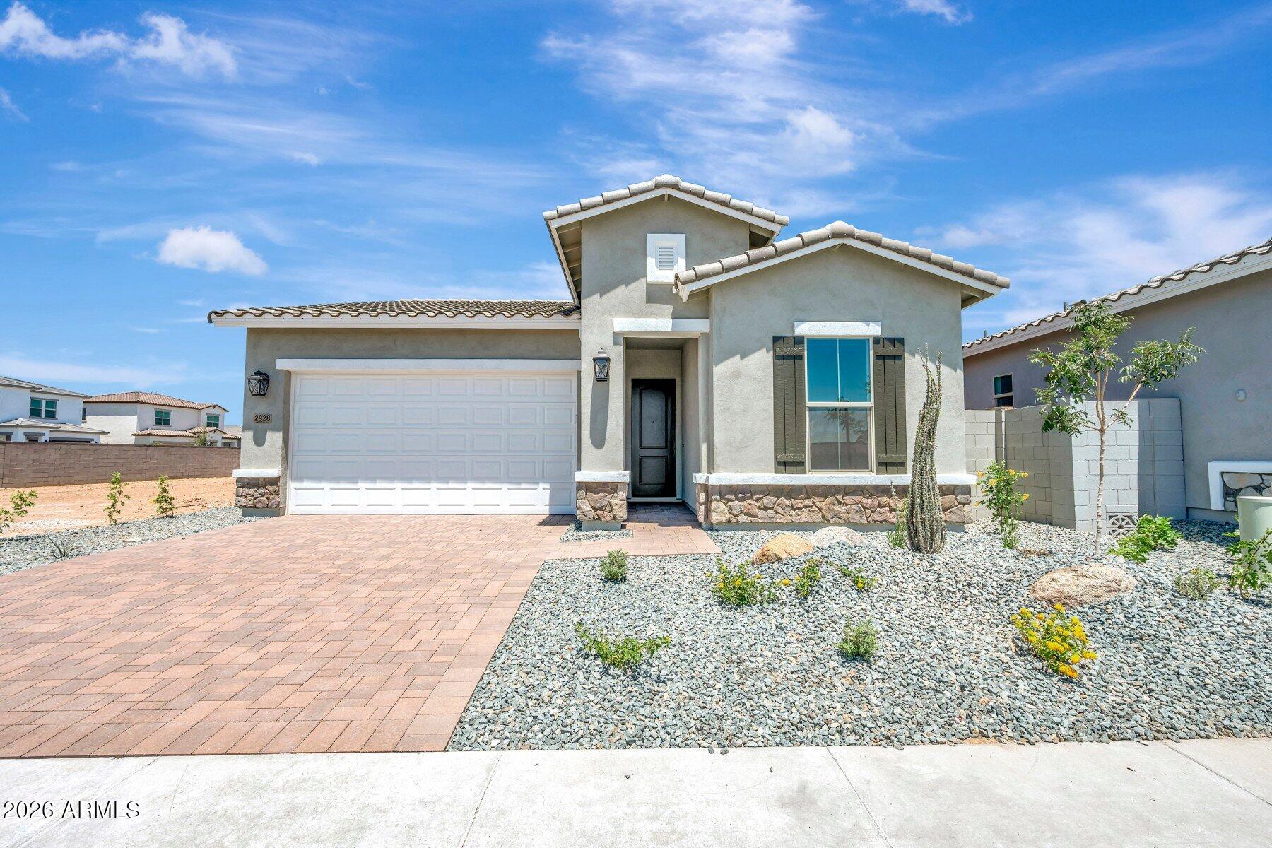 2928 E MANZANILA Avenue