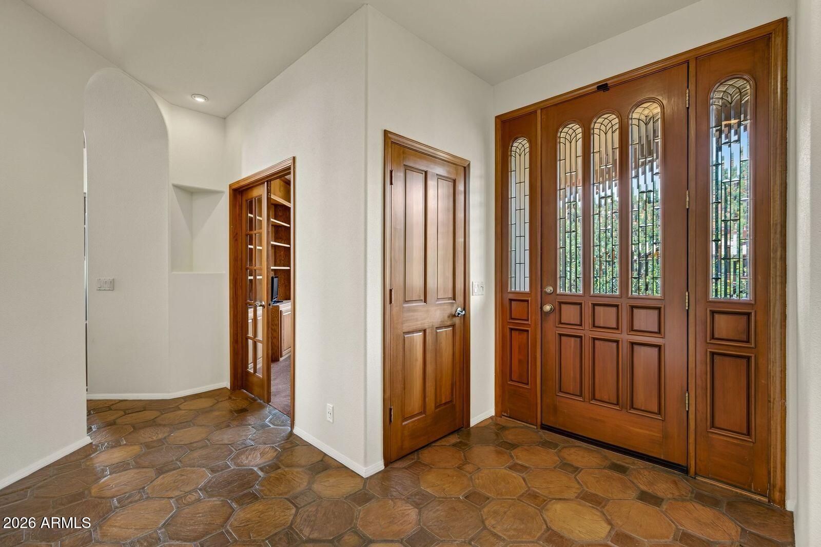 326 LES SPRINGS Drive