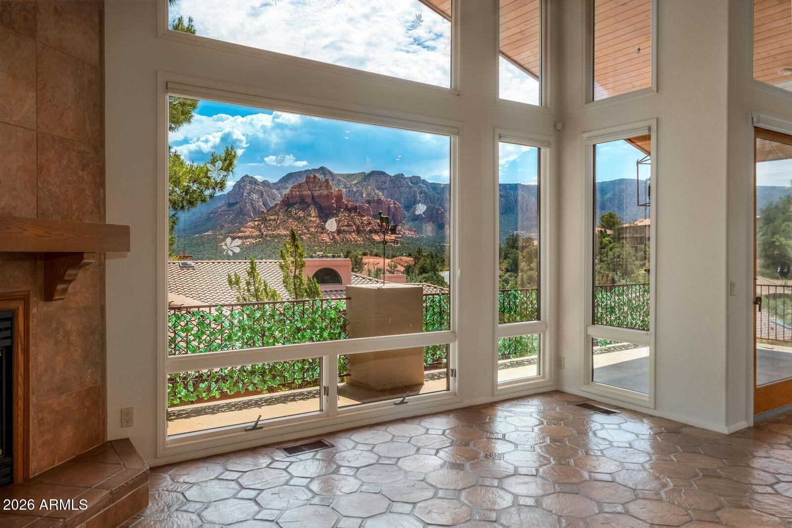 326 LES SPRINGS Drive