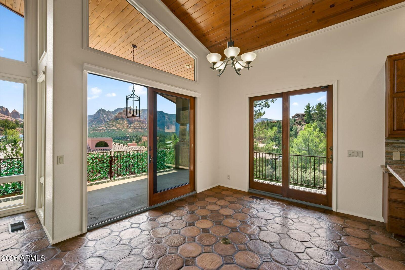 326 LES SPRINGS Drive