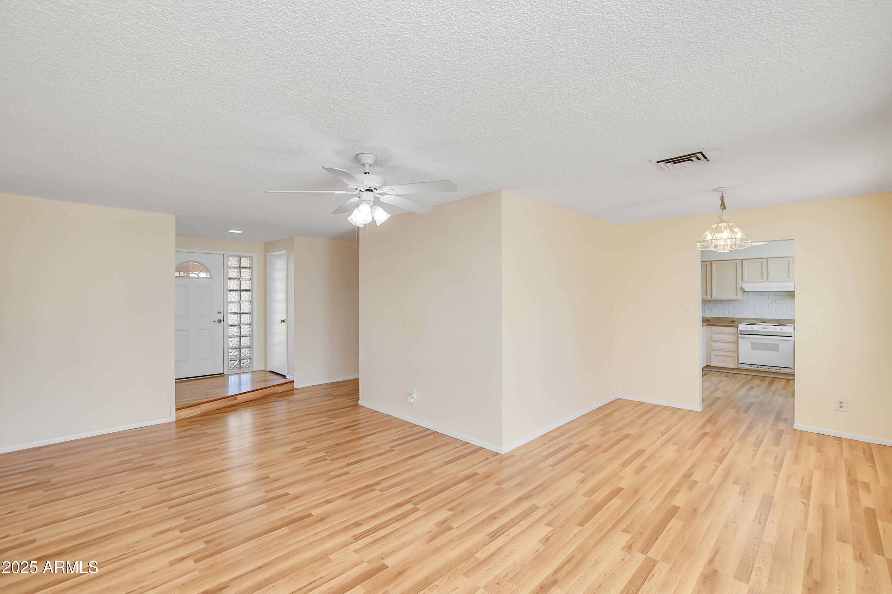 2031 W WESTERN Drive