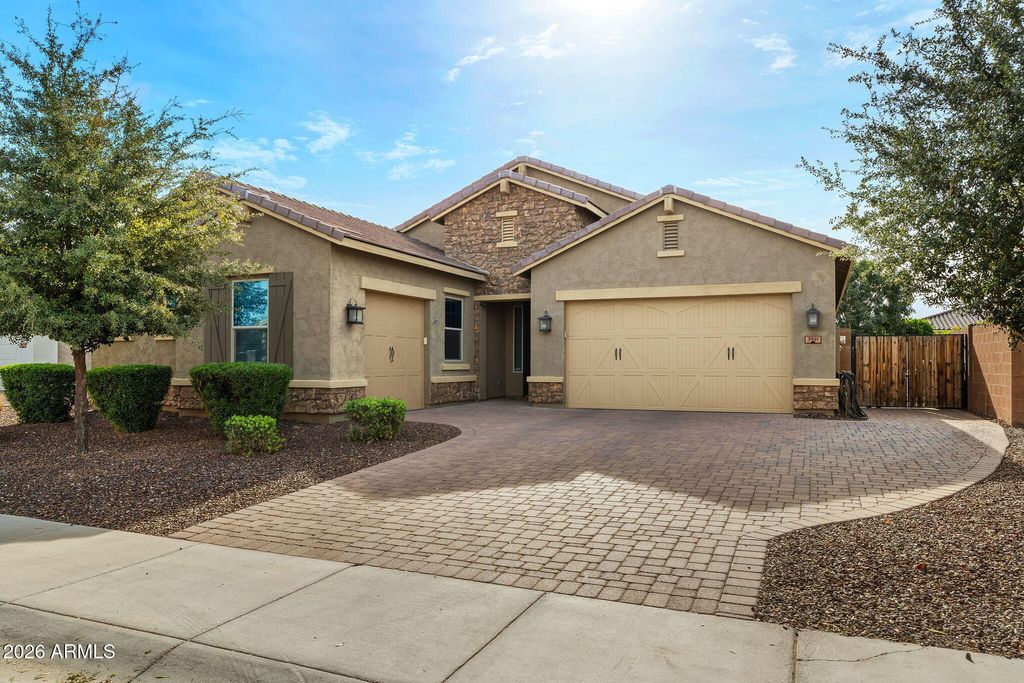 Photo of 3921 E Chestnut Lane, Gilbert, AZ 85298 (MLS # 6962817)