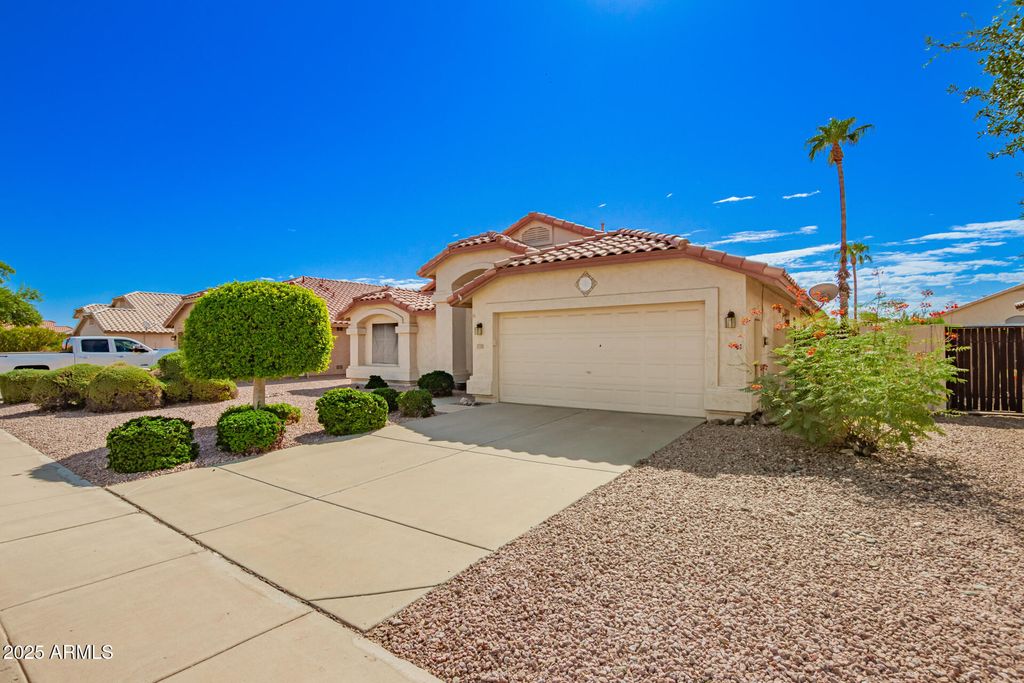 Photo of 9729 W Burnett Road, Peoria, AZ 85382 (MLS # 6920923)