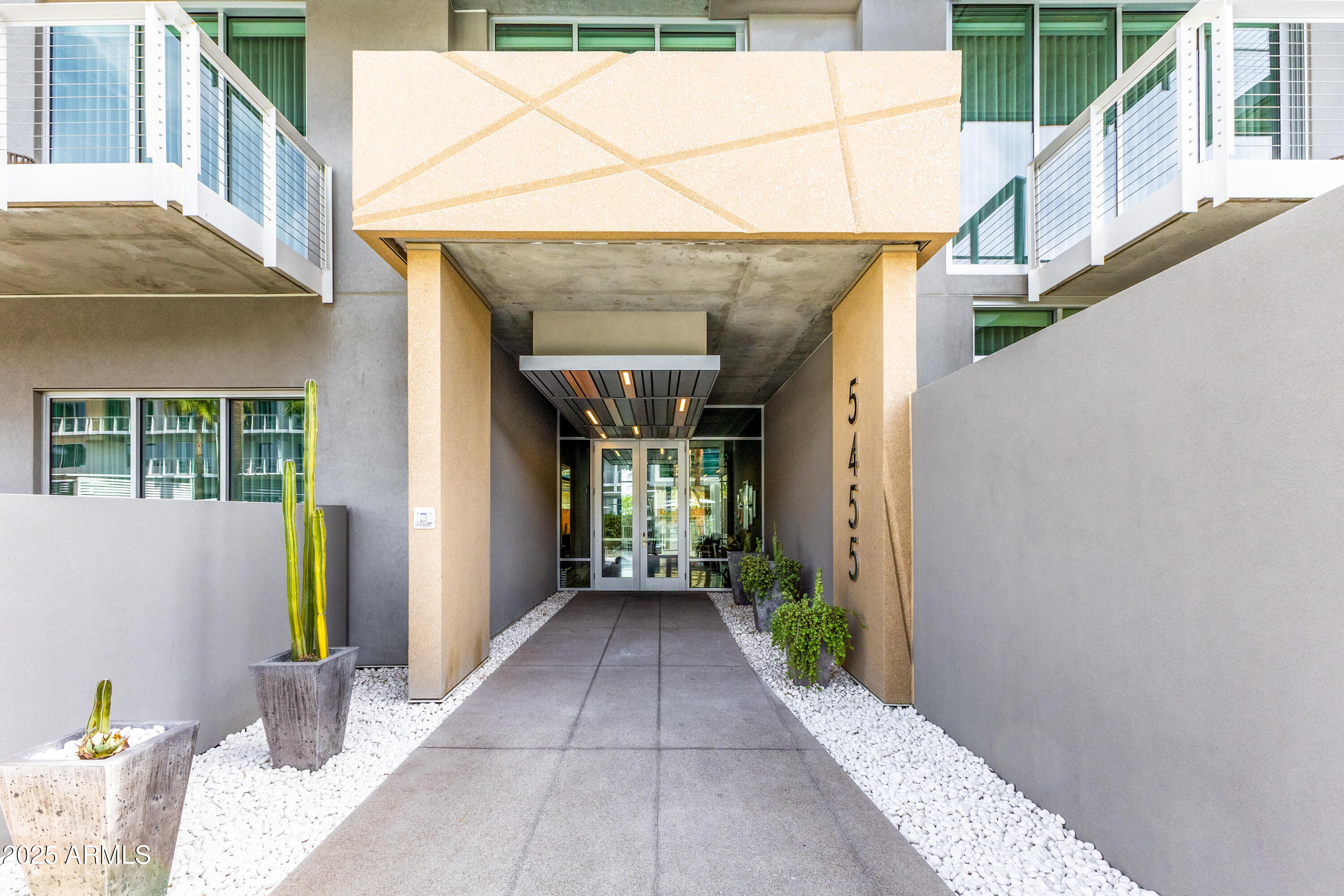 5455 E LINCOLN Drive 1001