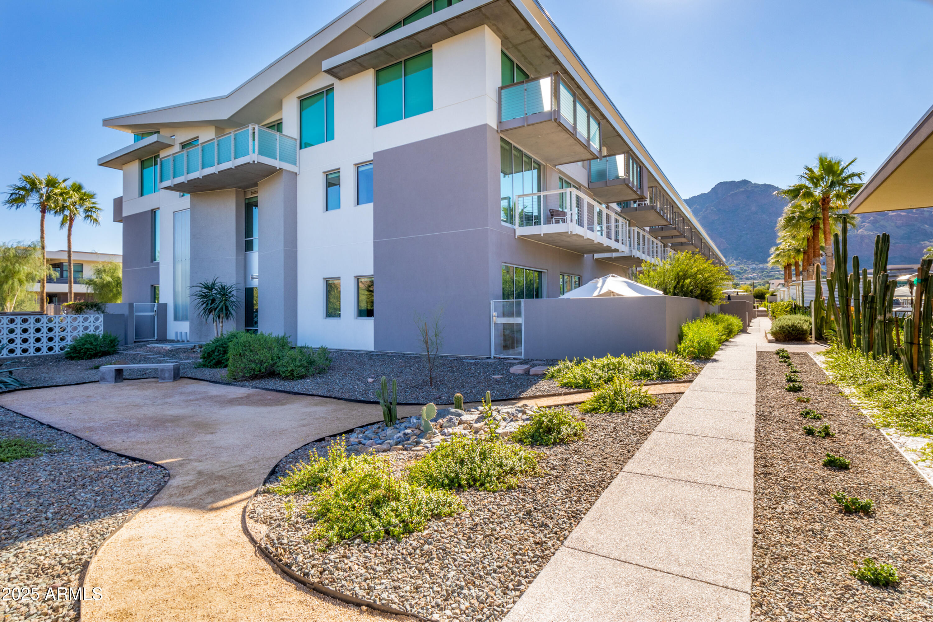 5455 E LINCOLN Drive 1001